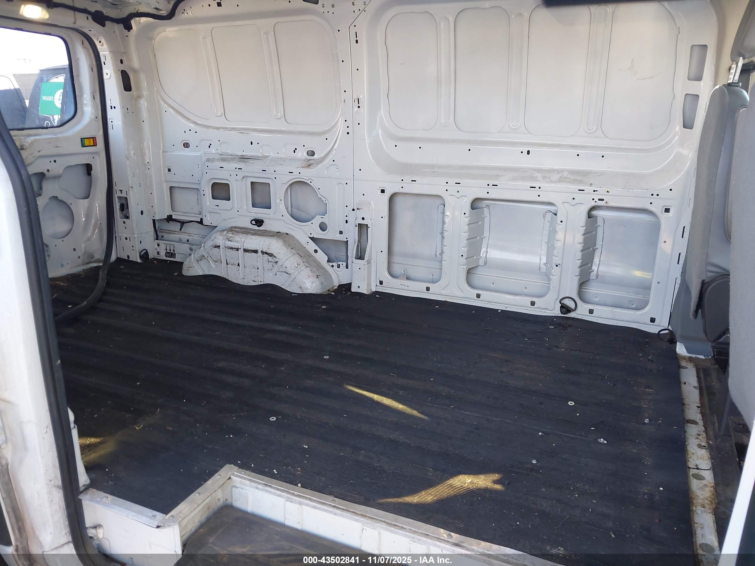 FORD TRANSIT-150 image 8
