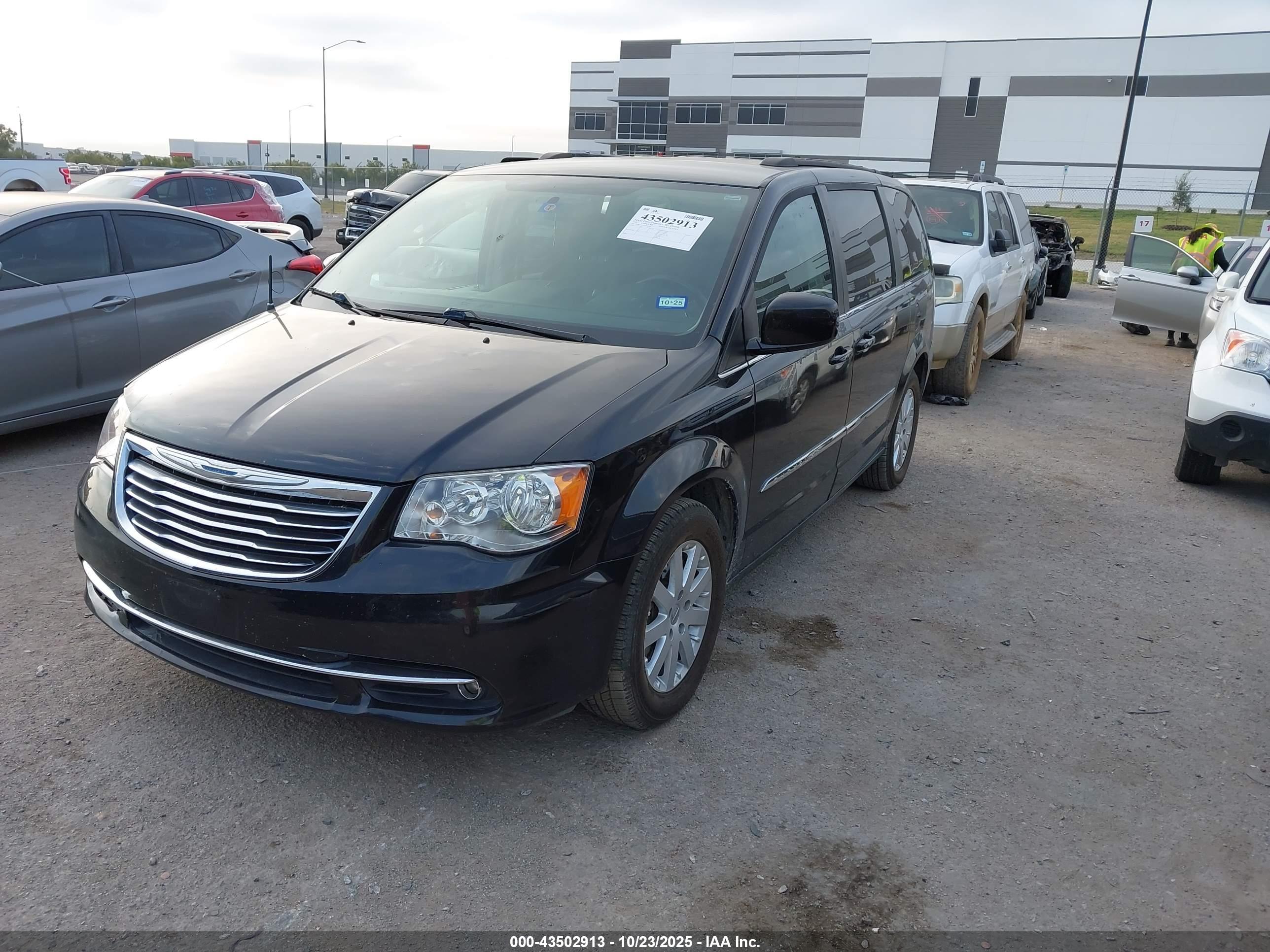 CHRYSLER TOWN image 2