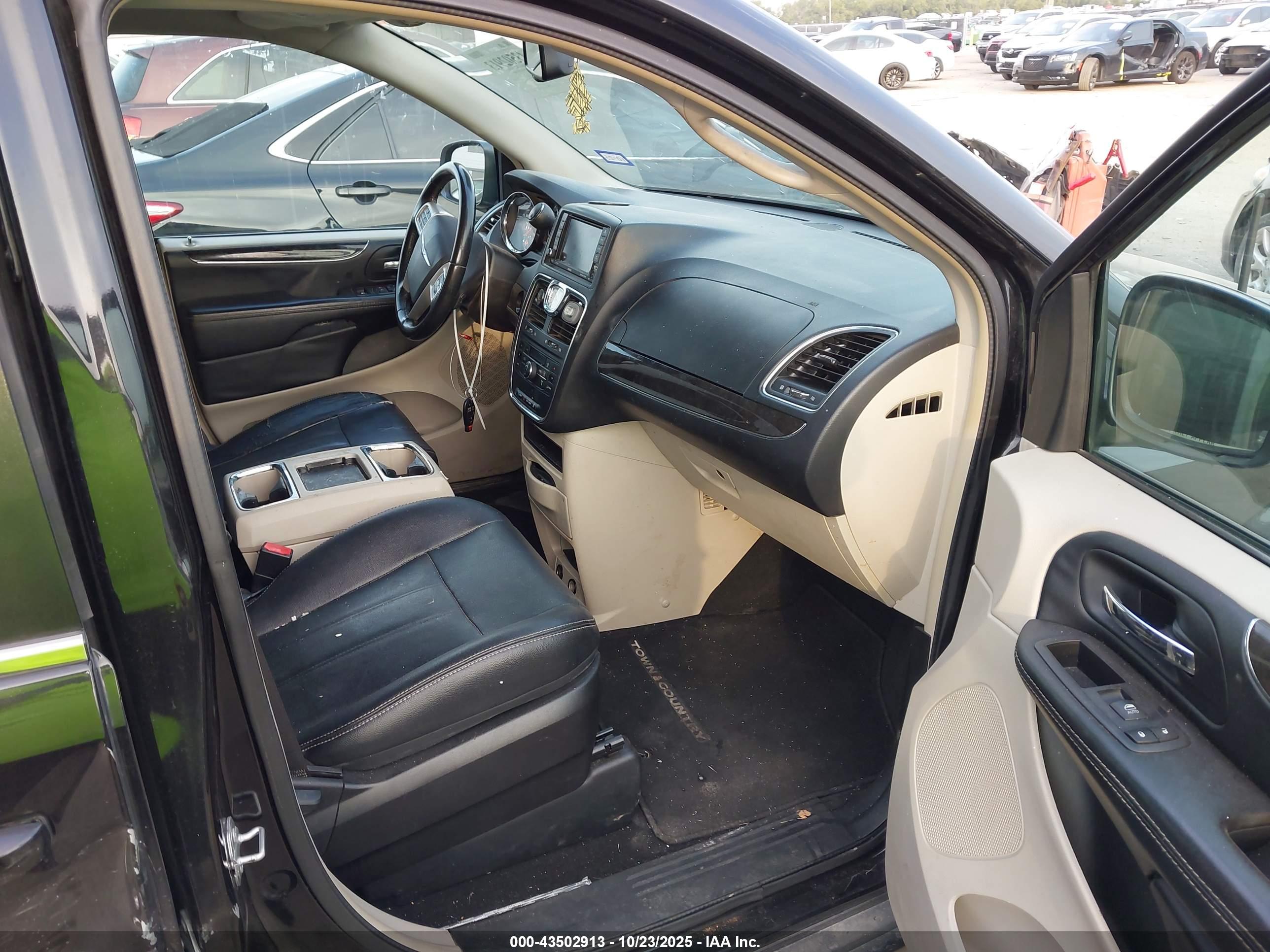 CHRYSLER TOWN image 5