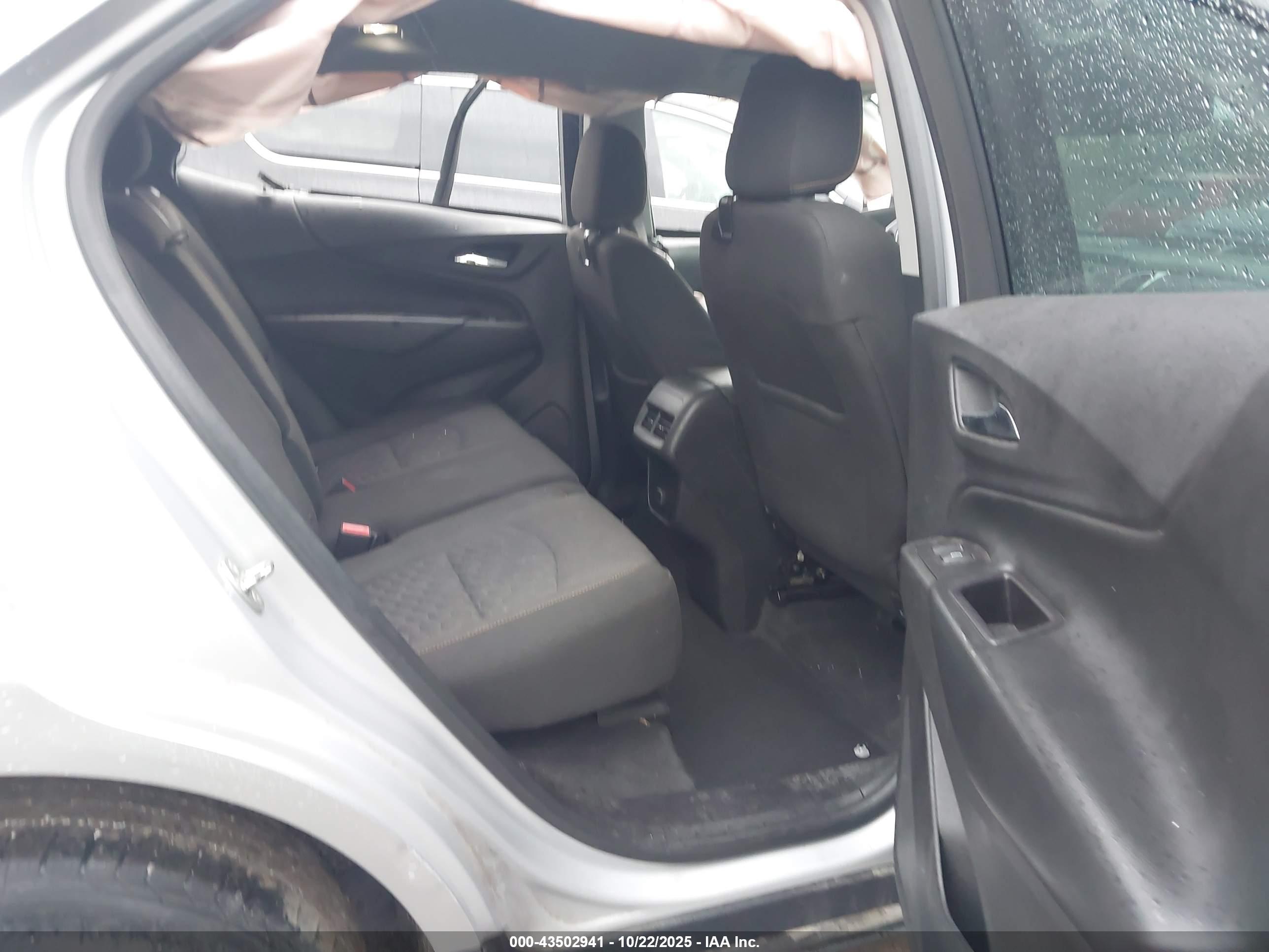 CHEVROLET EQUINOX image 8