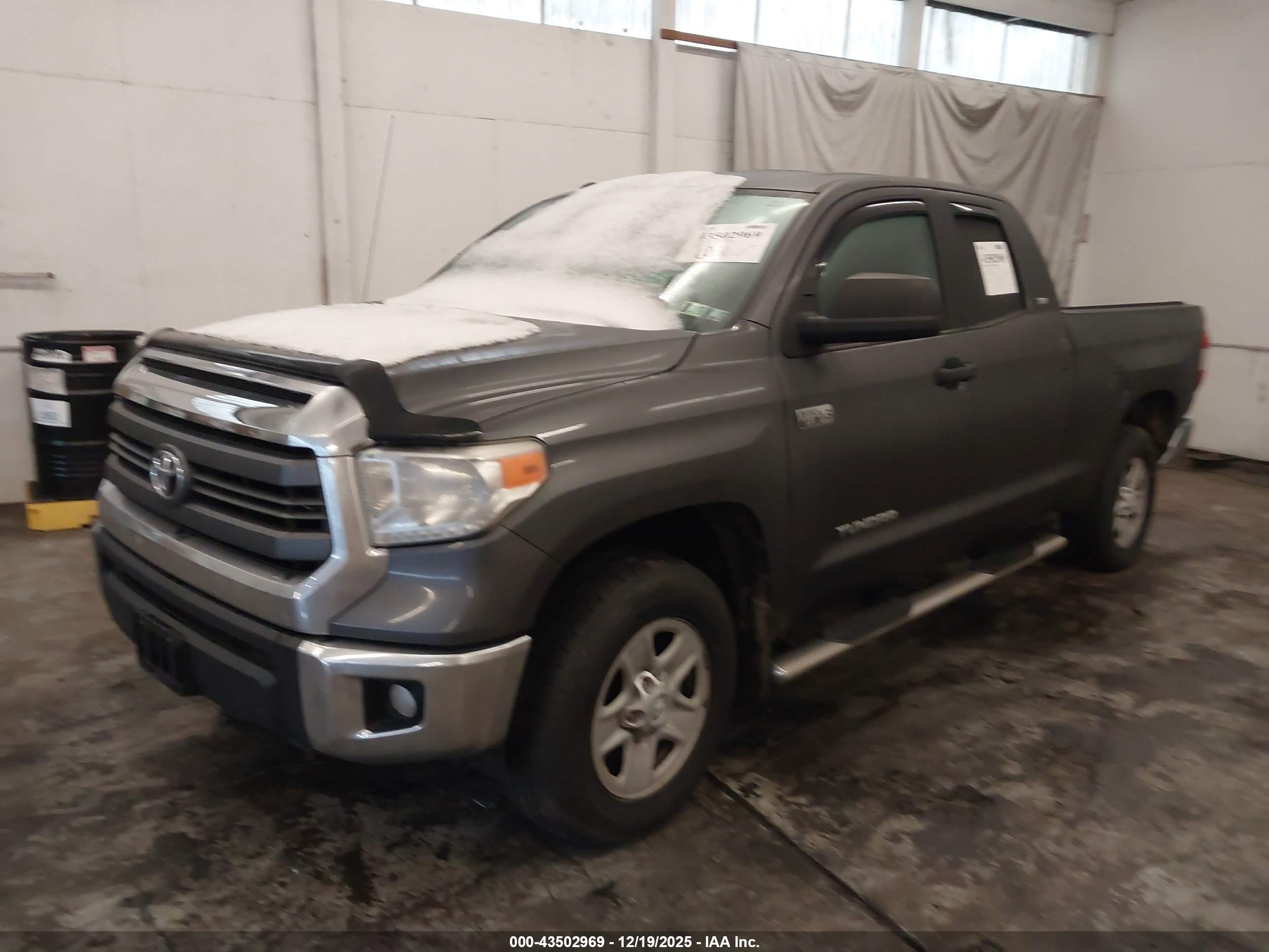 TOYOTA TUNDRA image 2