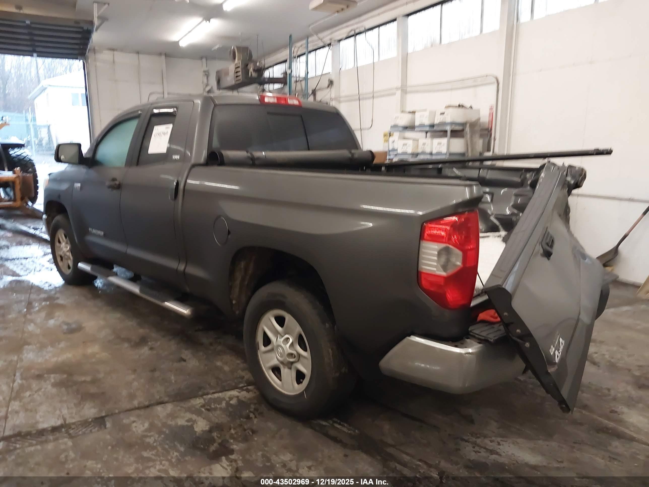 TOYOTA TUNDRA image 3