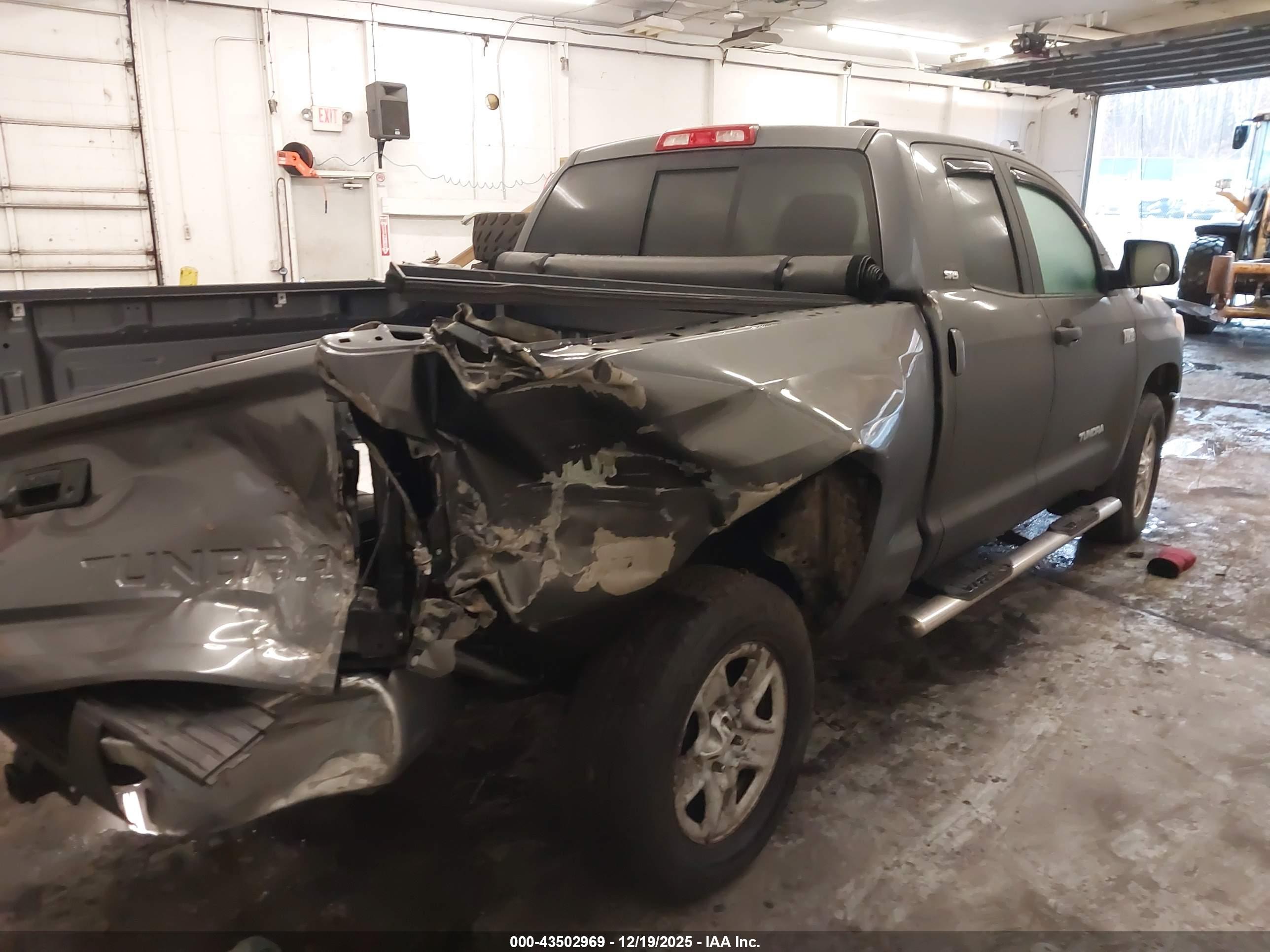 TOYOTA TUNDRA image 4
