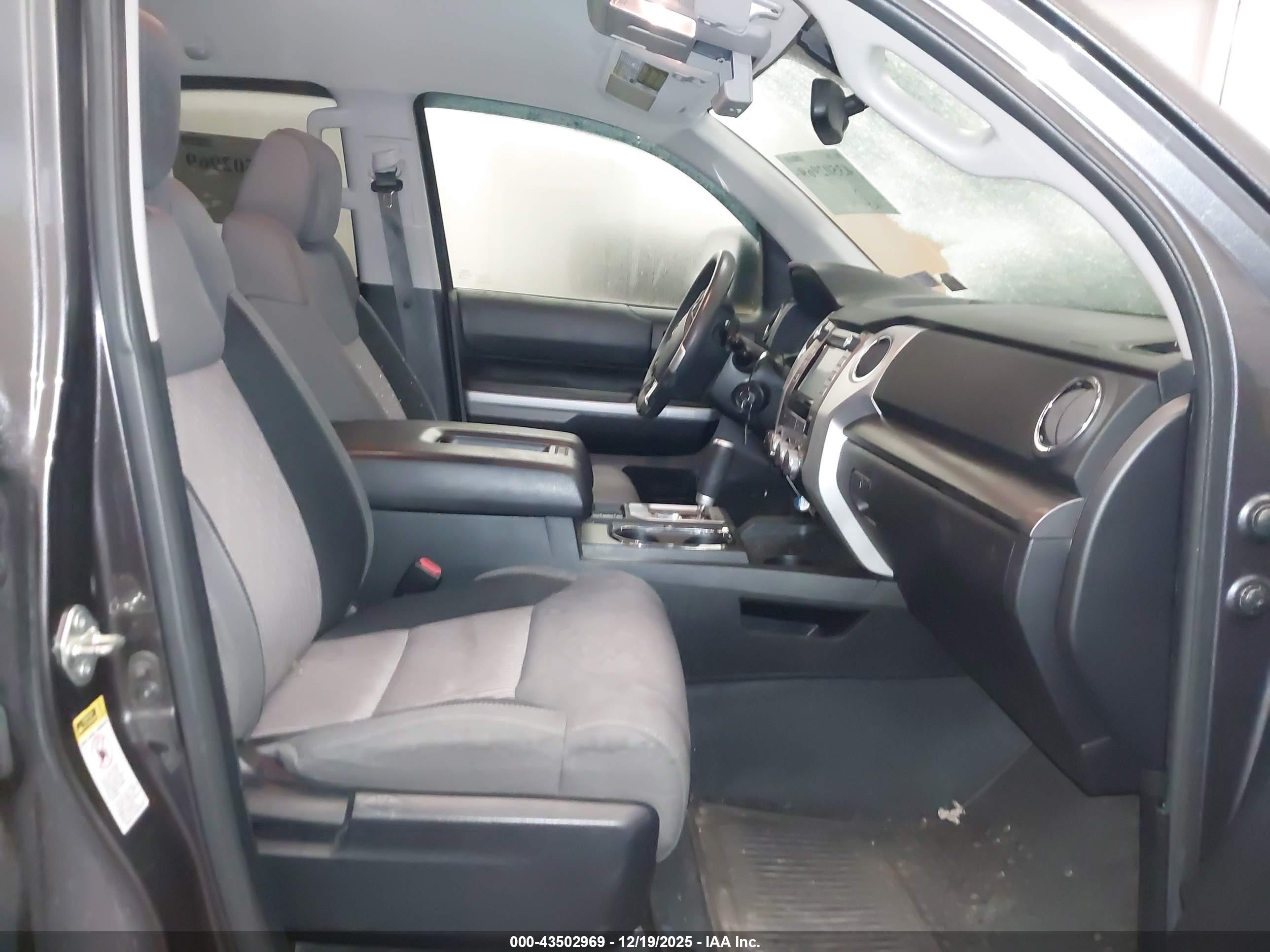 TOYOTA TUNDRA image 5