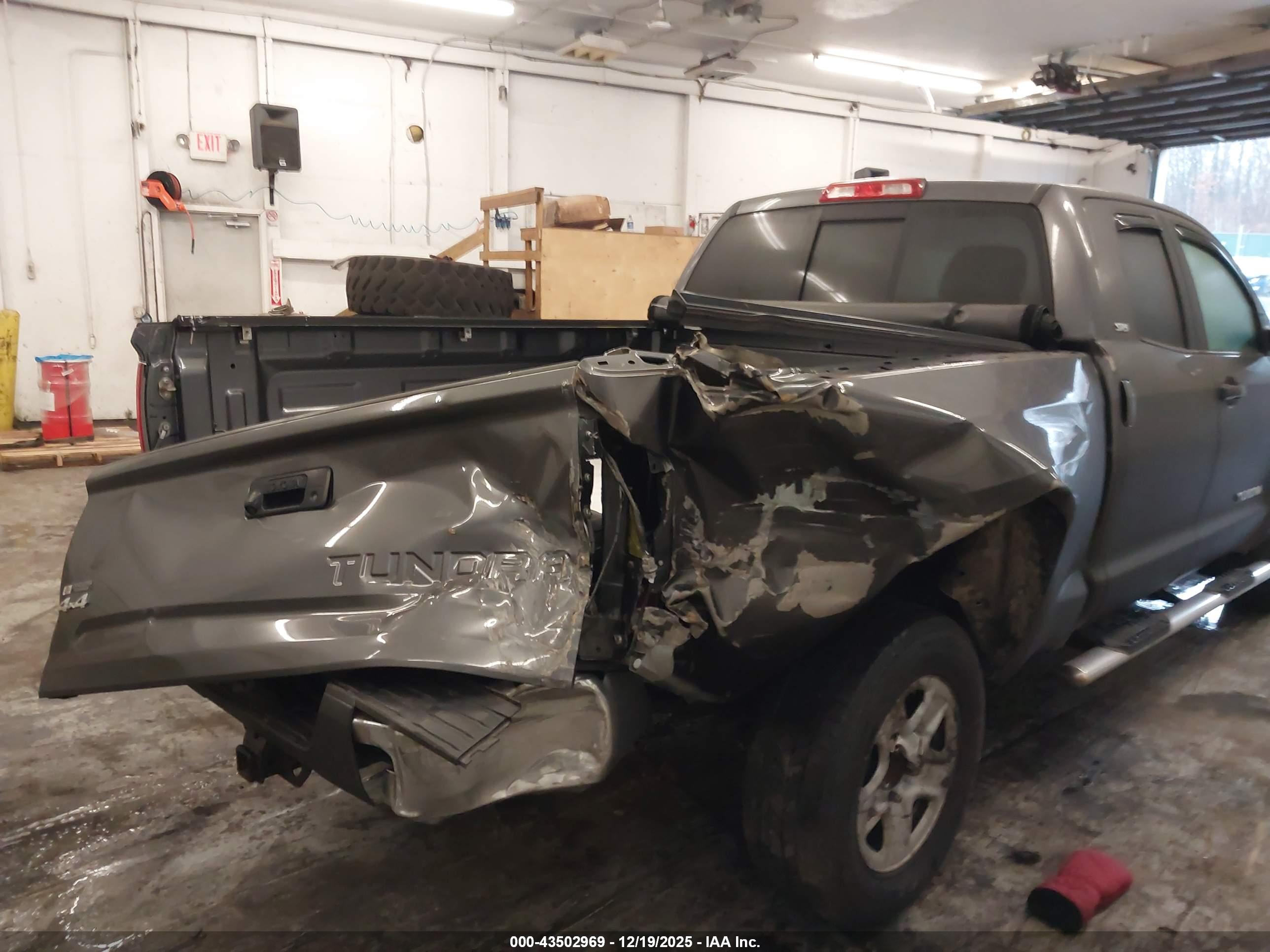 TOYOTA TUNDRA image 6