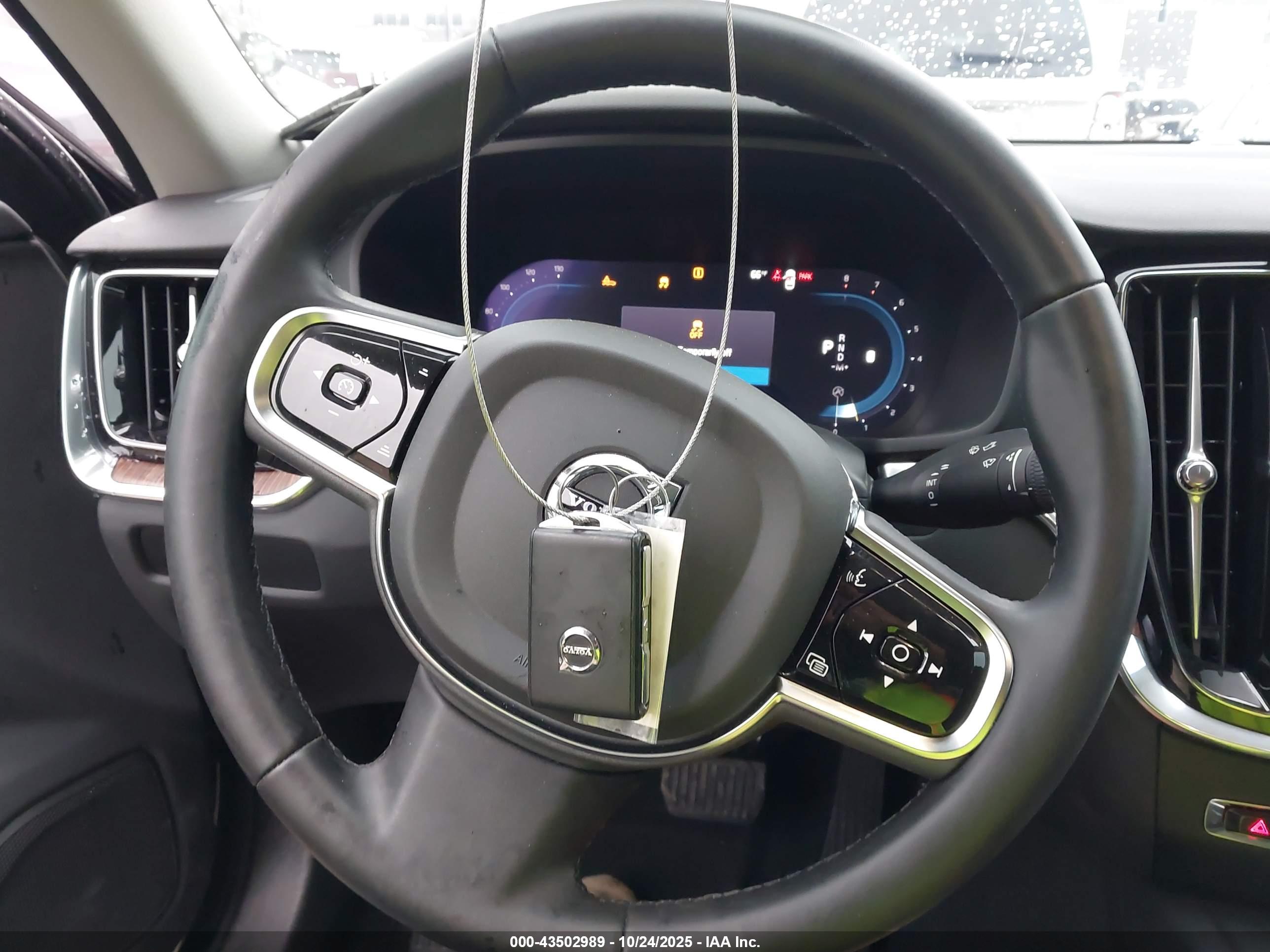 VOLVO S60 image 11