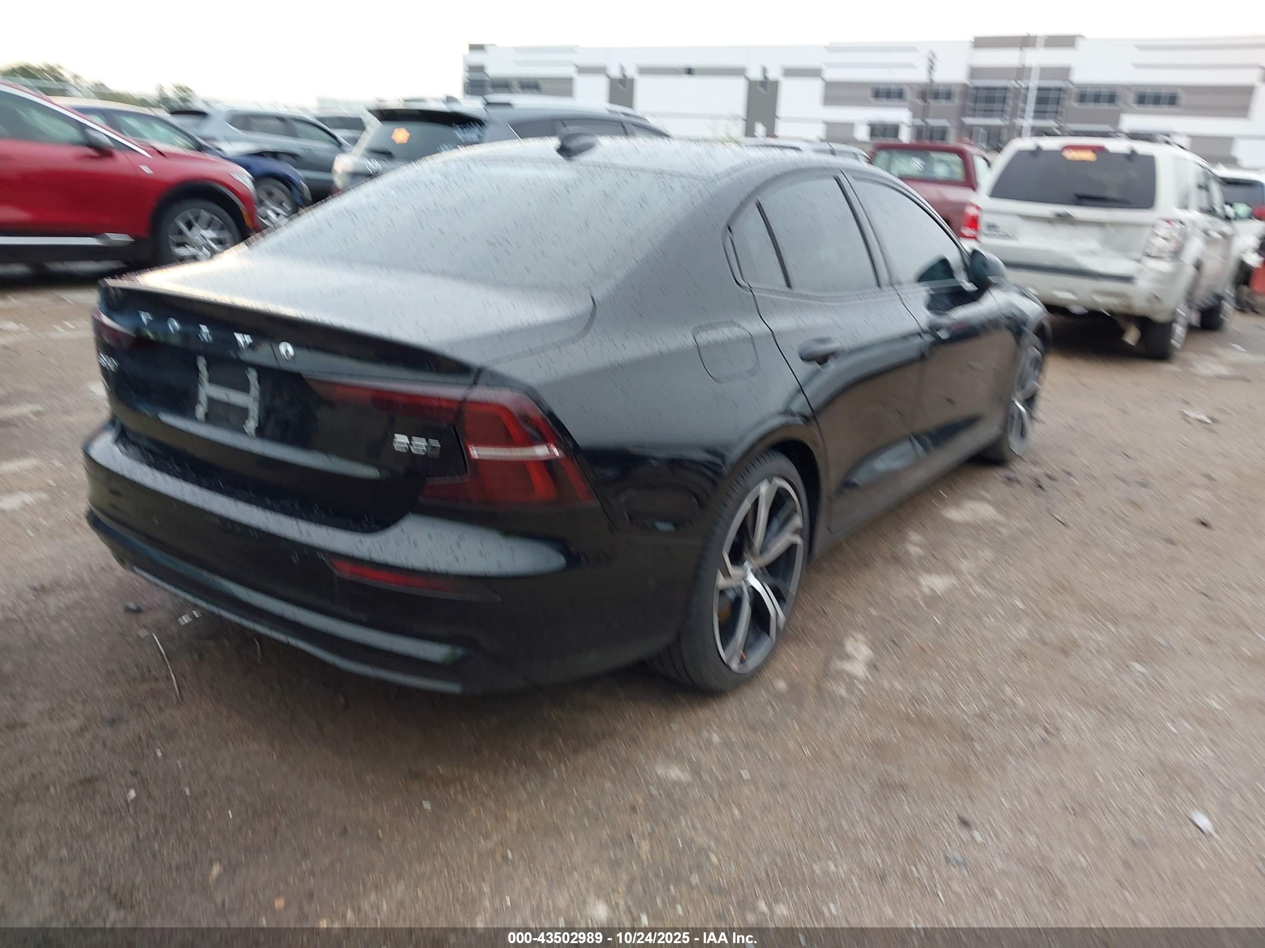VOLVO S60 image 4