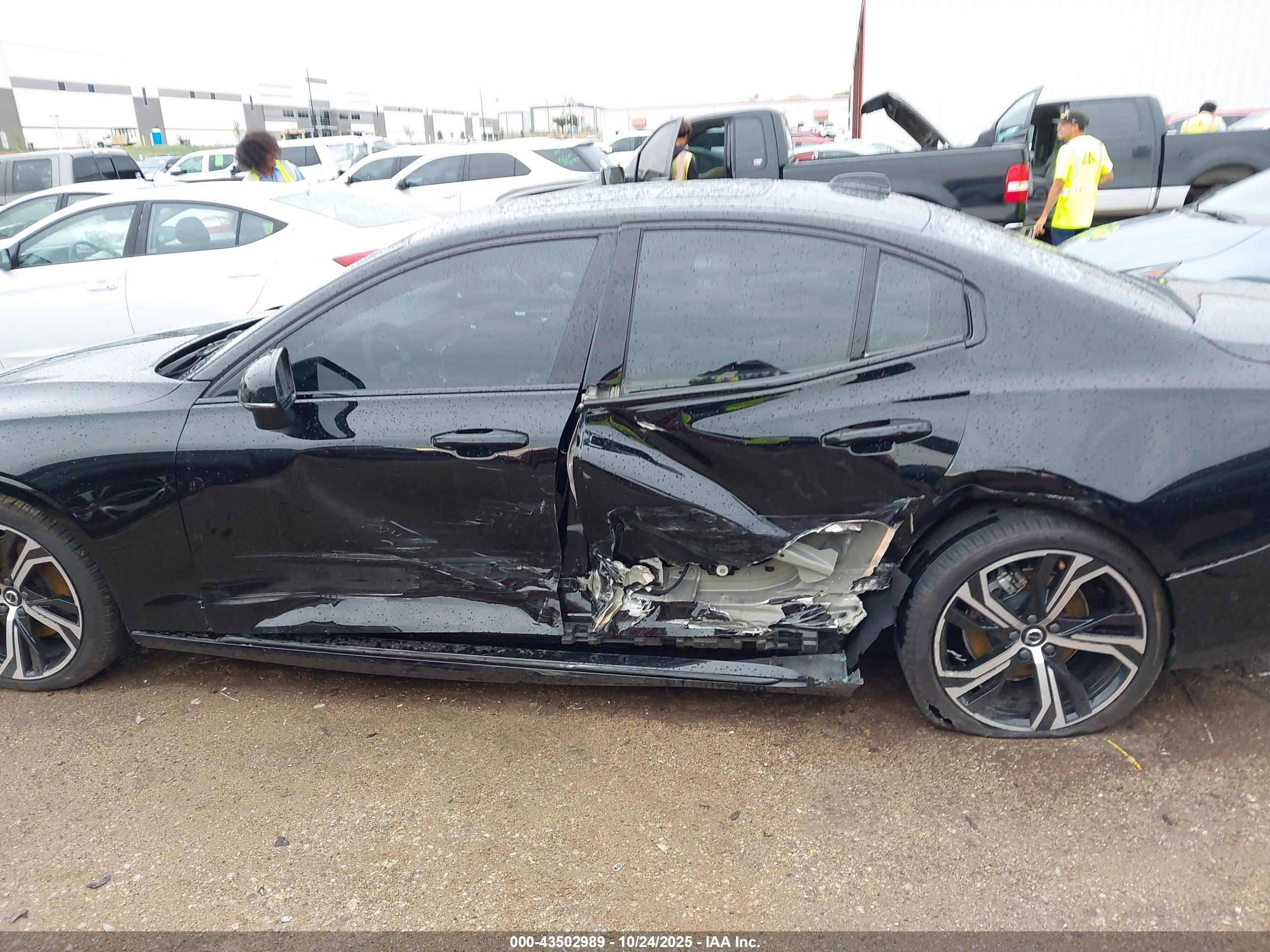 VOLVO S60 image 6