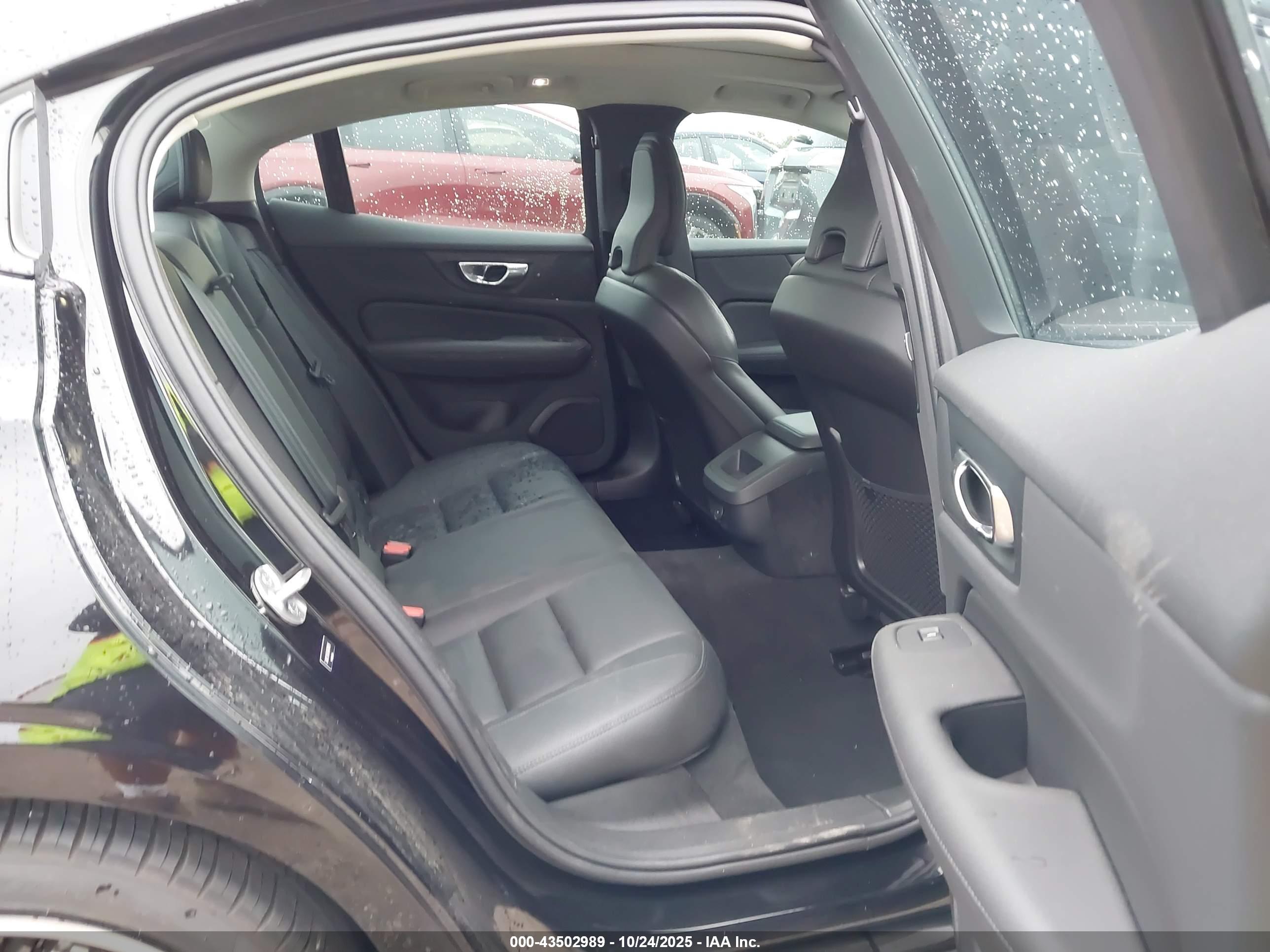 VOLVO S60 image 8
