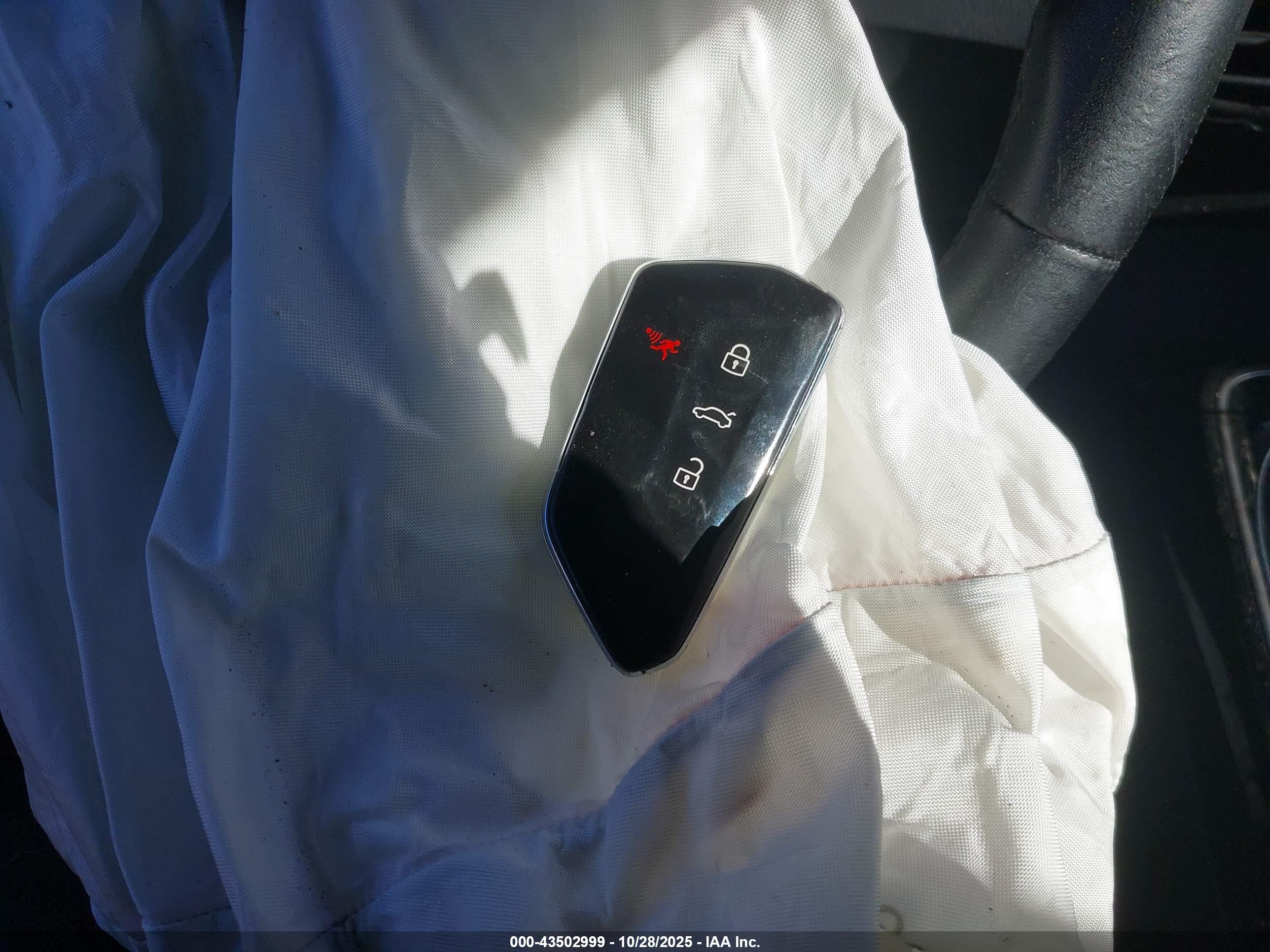 VOLKSWAGEN ID.4 image 11