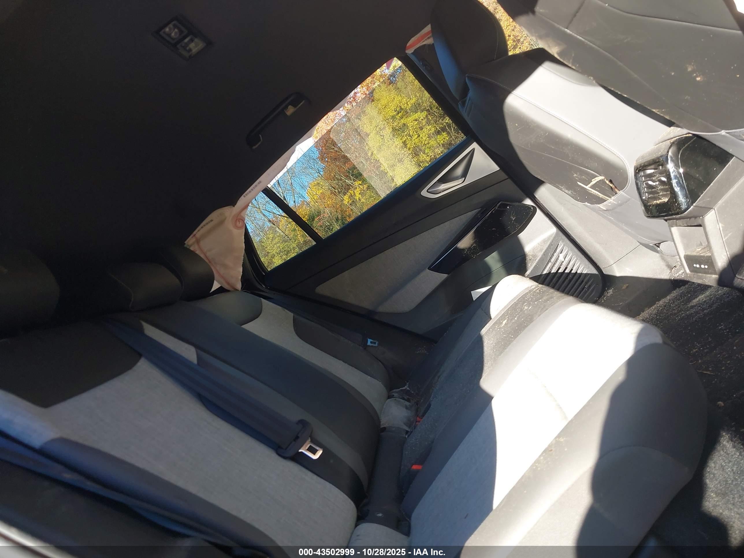 VOLKSWAGEN ID.4 image 8