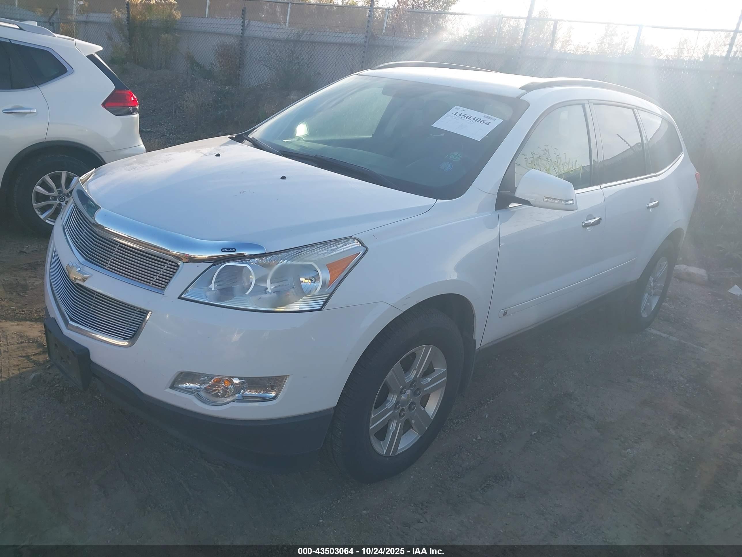 CHEVROLET TRAVERSE image 2