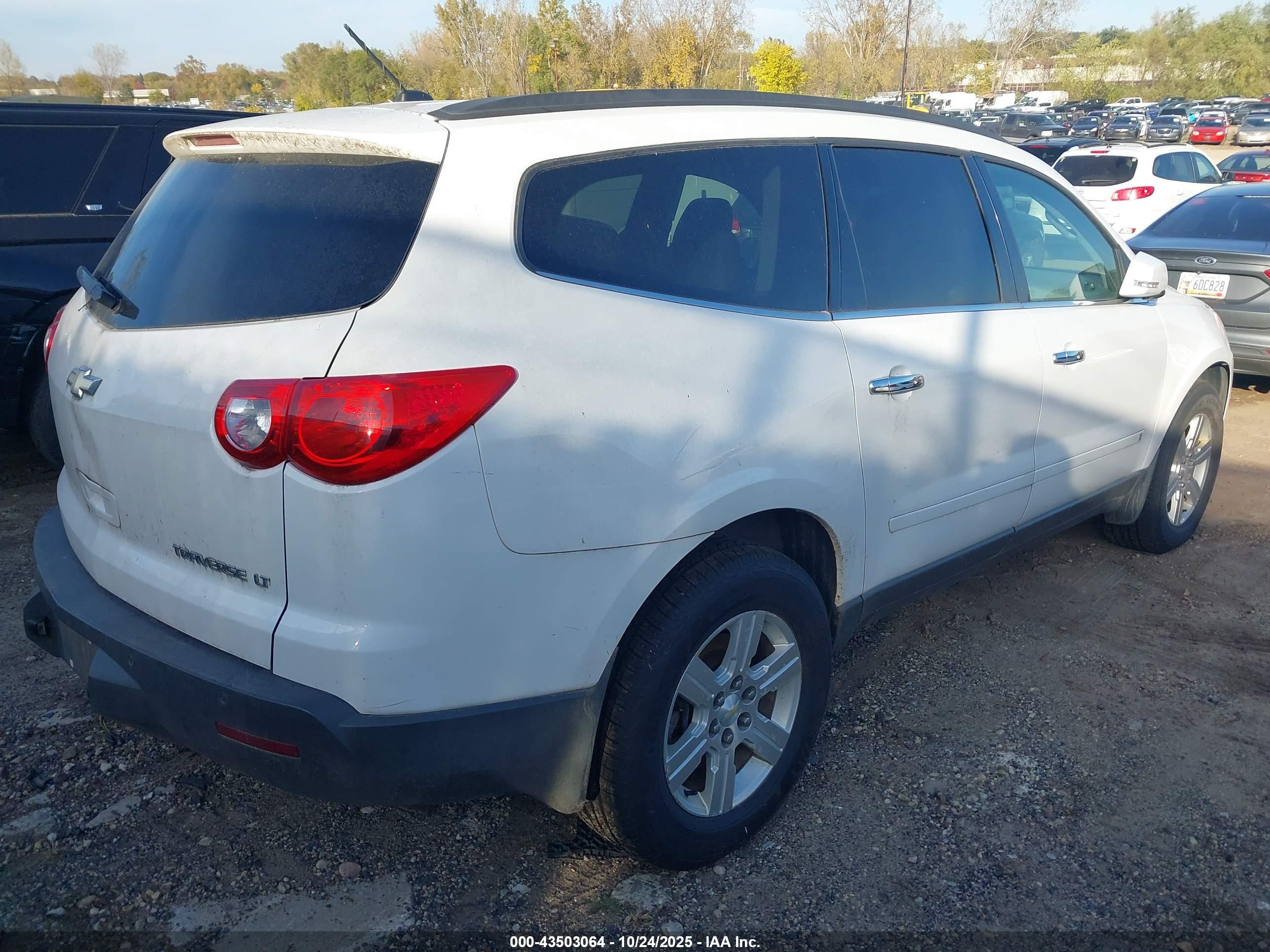 CHEVROLET TRAVERSE image 4