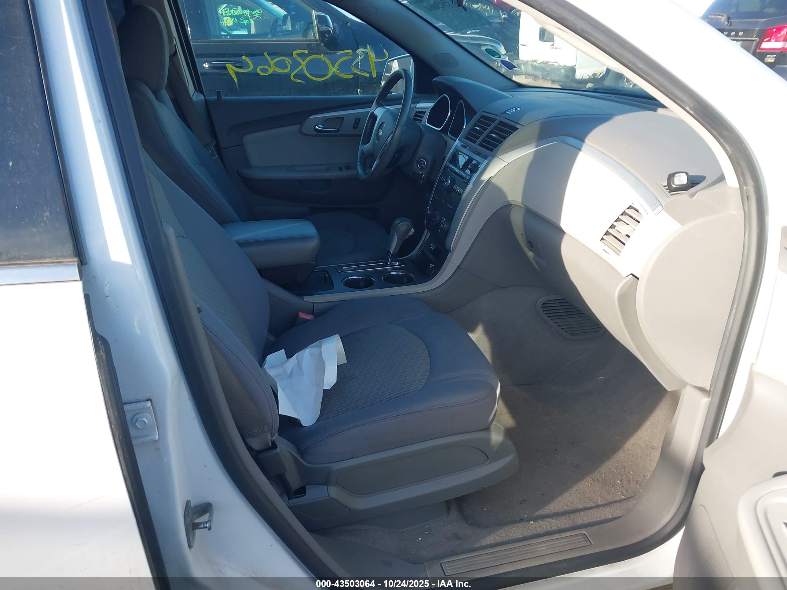 CHEVROLET TRAVERSE image 5