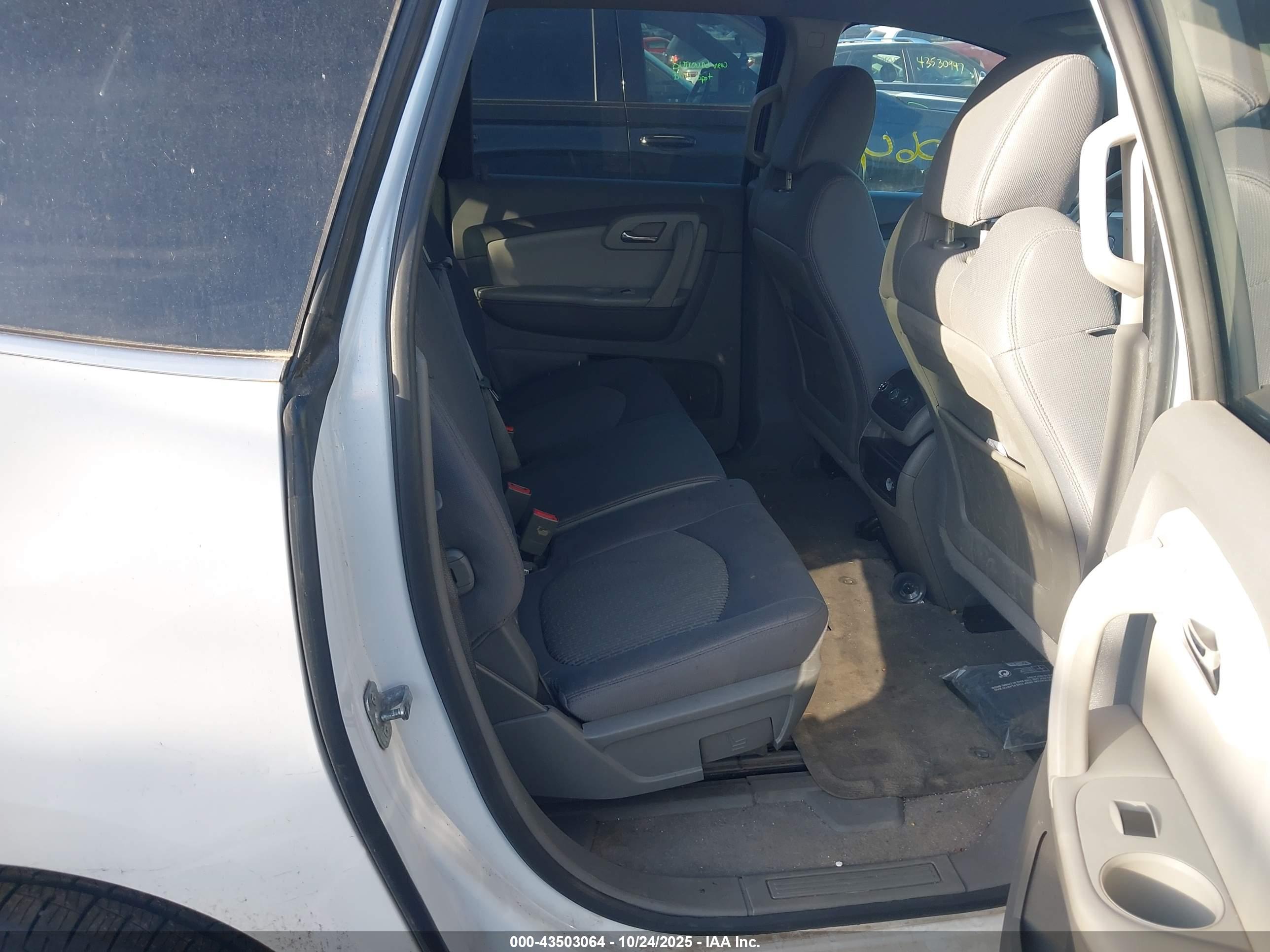CHEVROLET TRAVERSE image 8