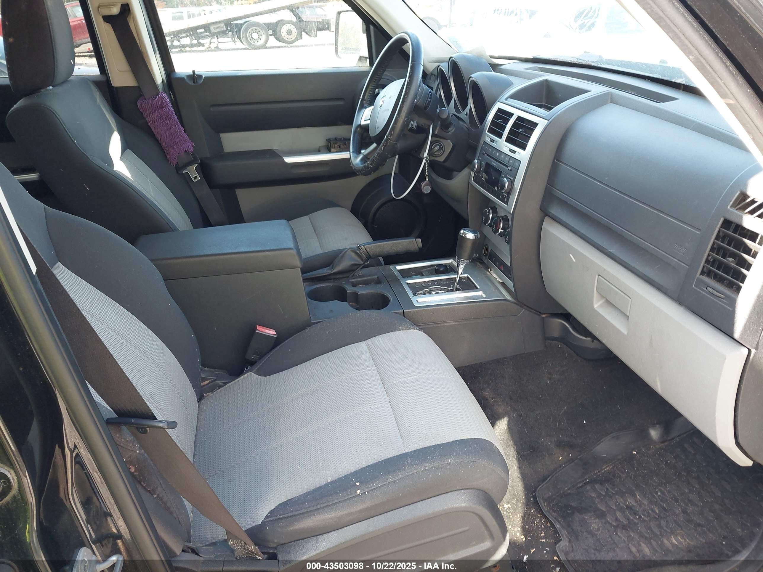 DODGE NITRO image 5