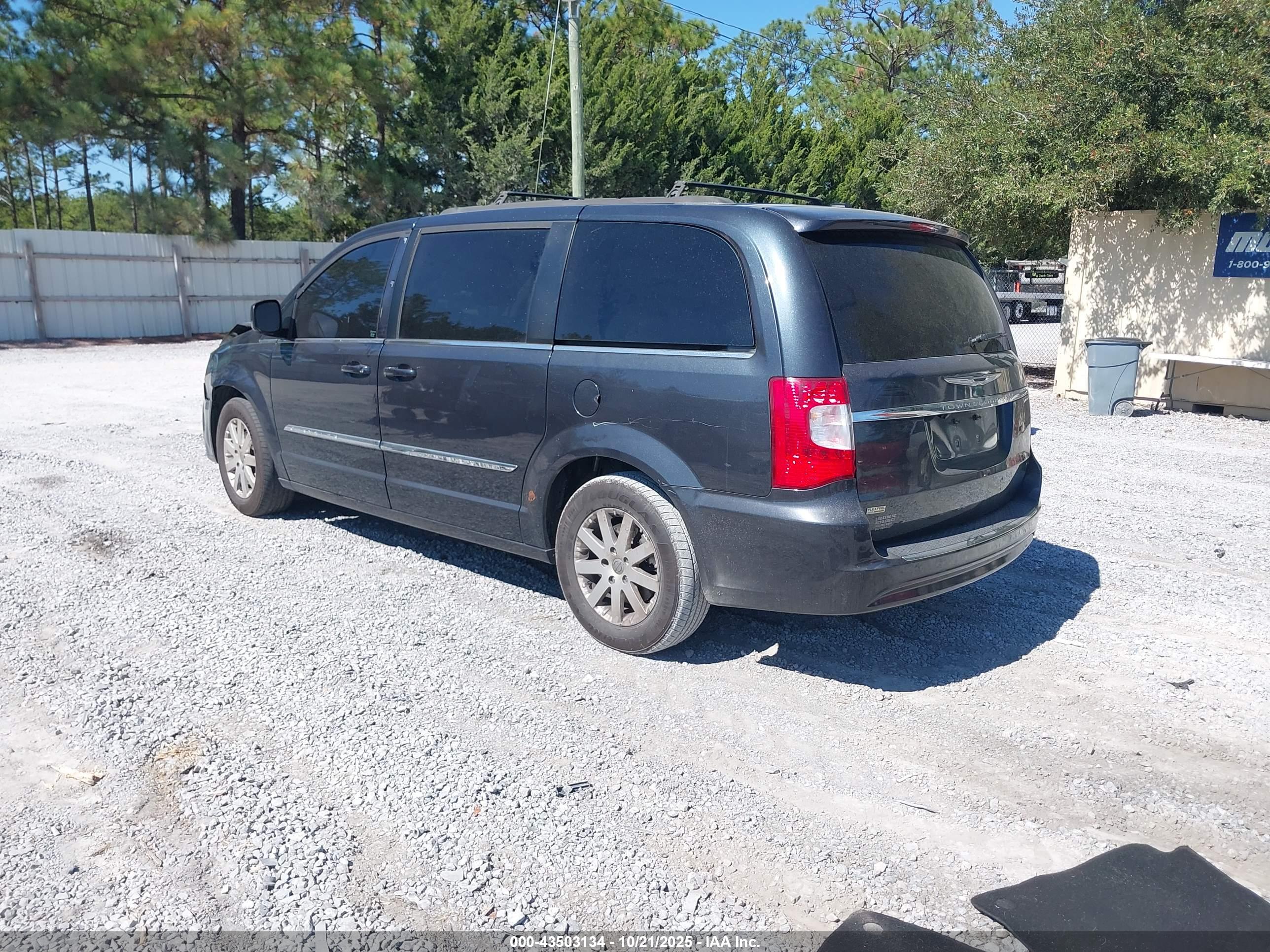 CHRYSLER TOWN image 3