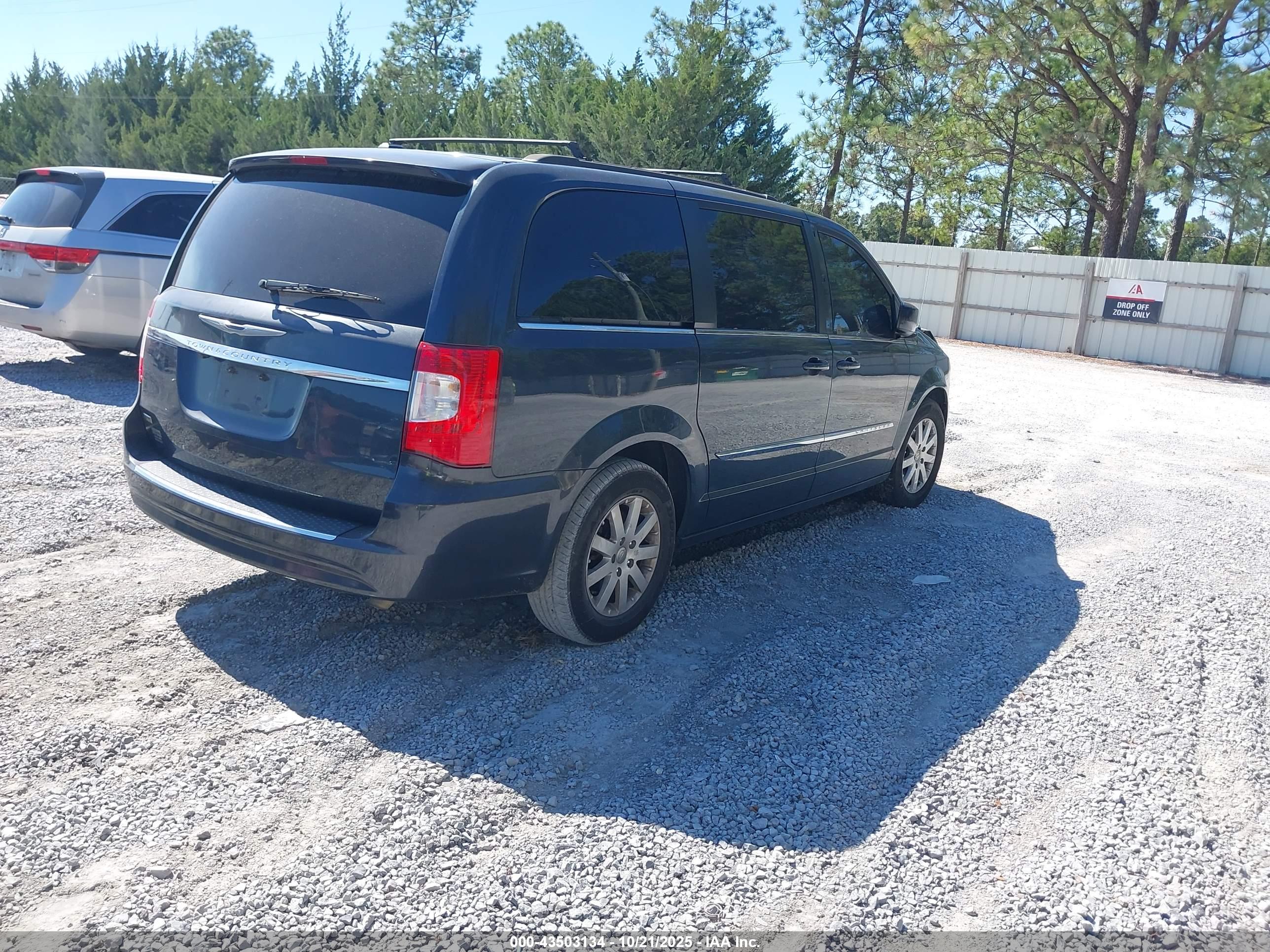 CHRYSLER TOWN image 4
