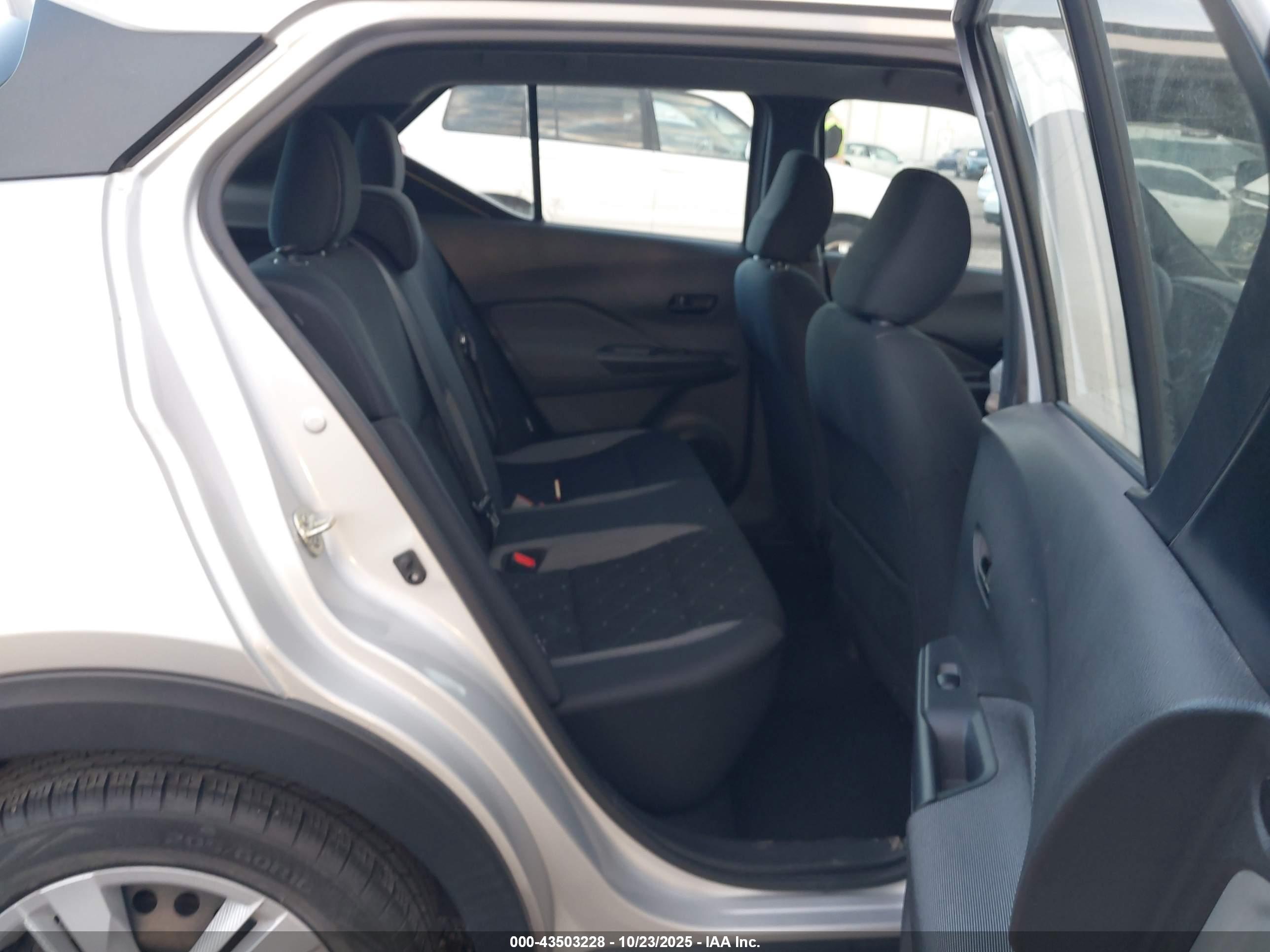 NISSAN KICKS image 8