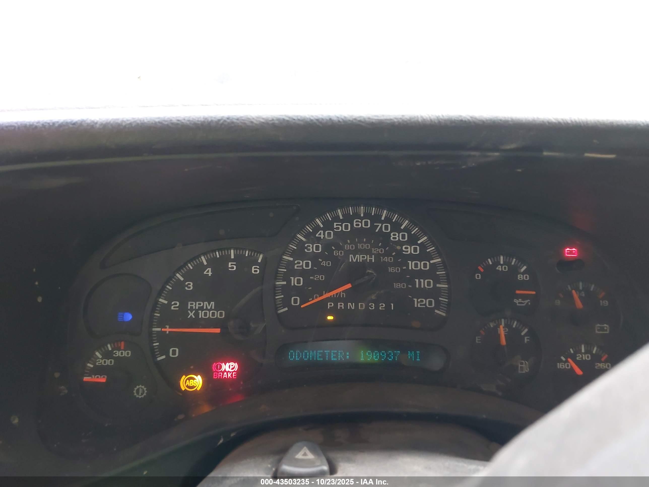 CHEVROLET SILVERADO image 6