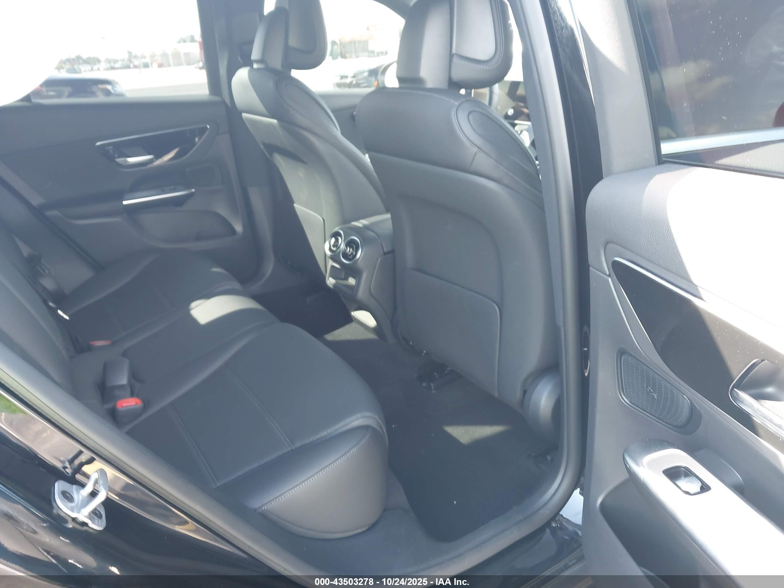 MERCEDES-BENZ GLC image 8