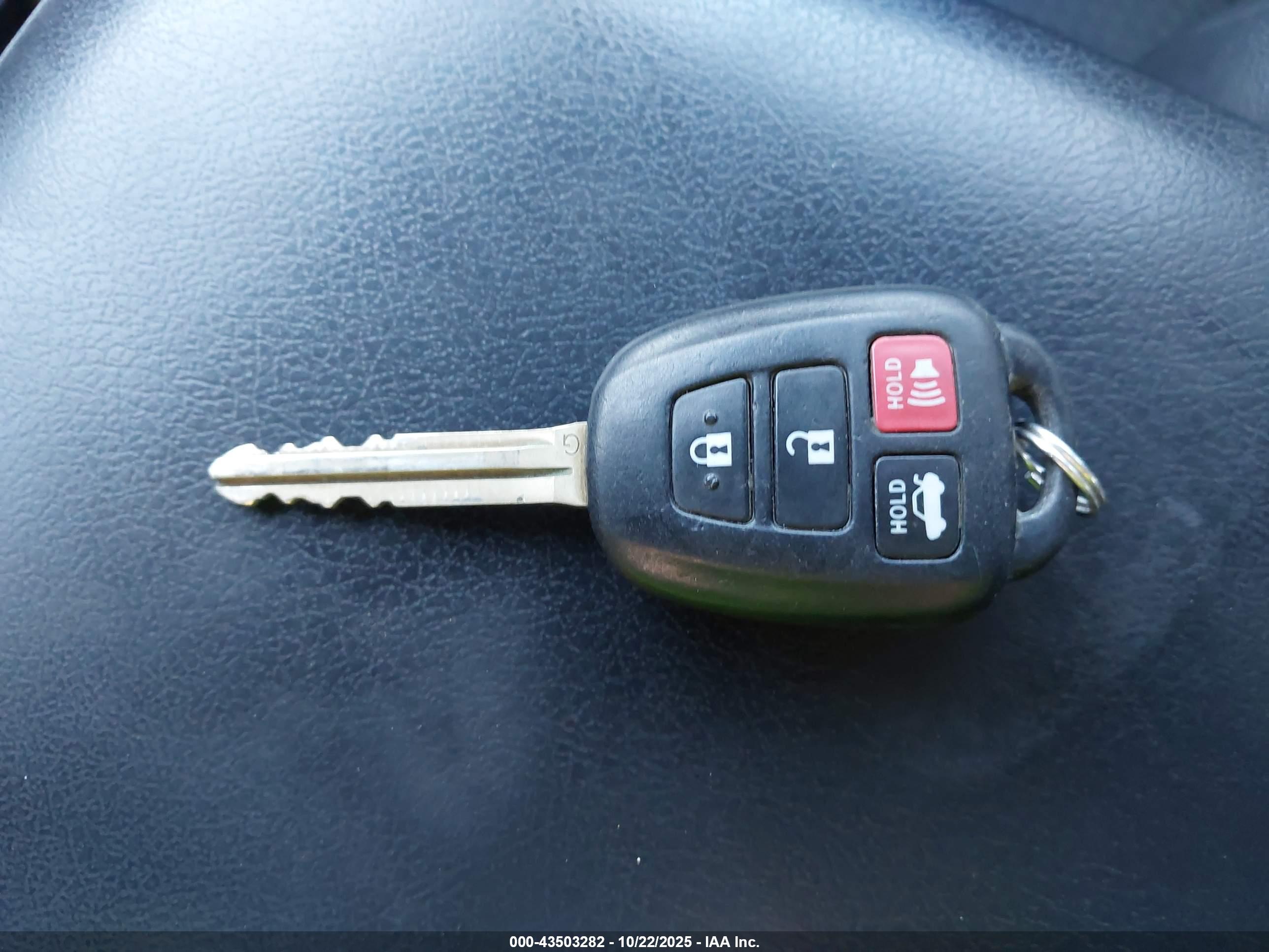 TOYOTA CAMRY image 11