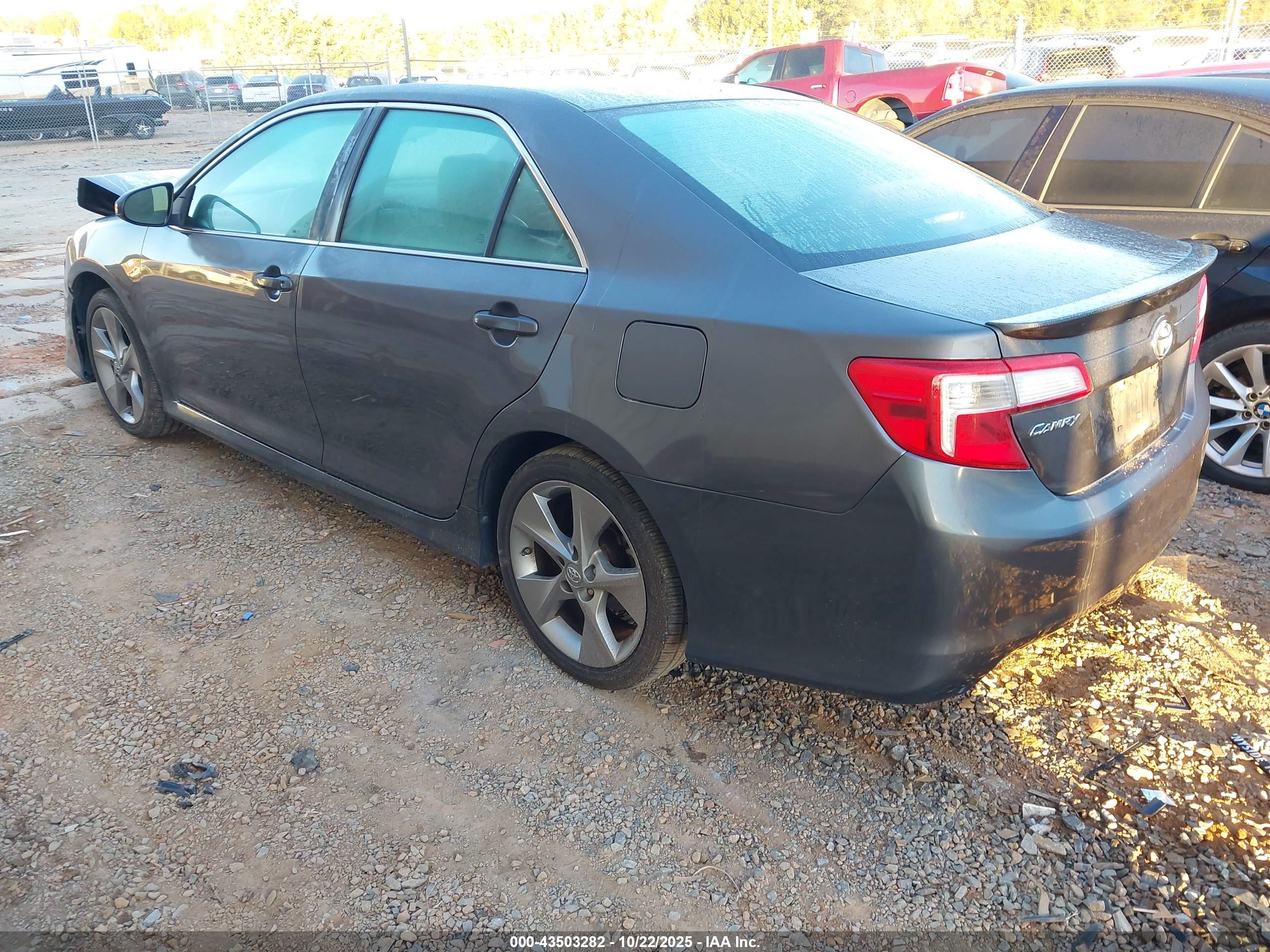 TOYOTA CAMRY image 3