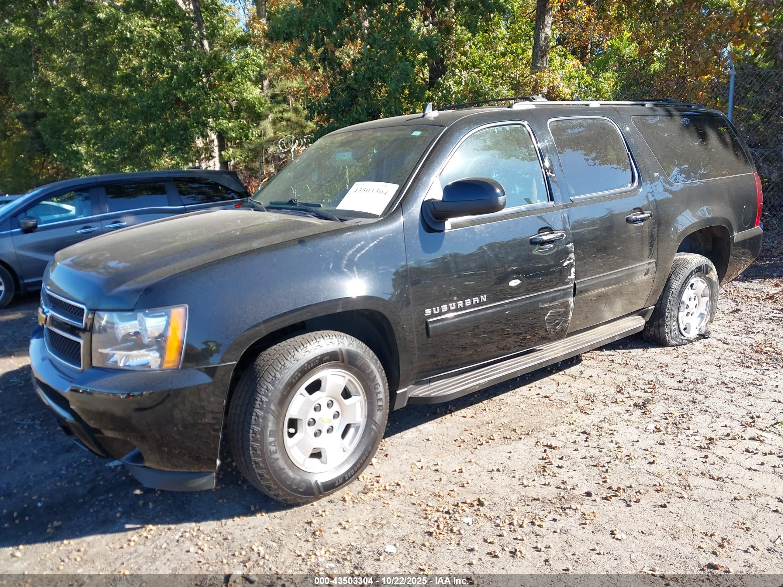 CHEVROLET SUBURBAN image 2