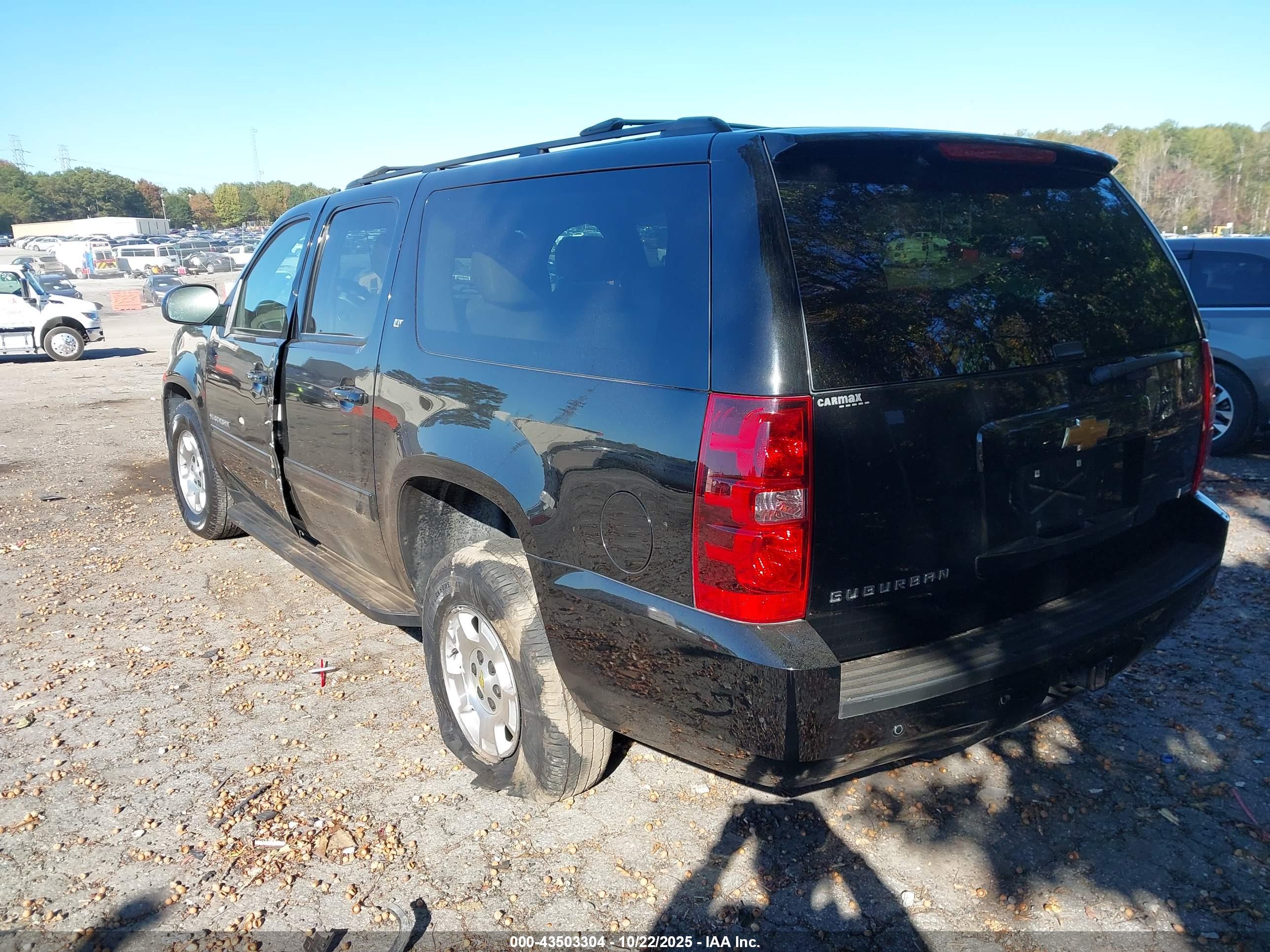 CHEVROLET SUBURBAN image 3