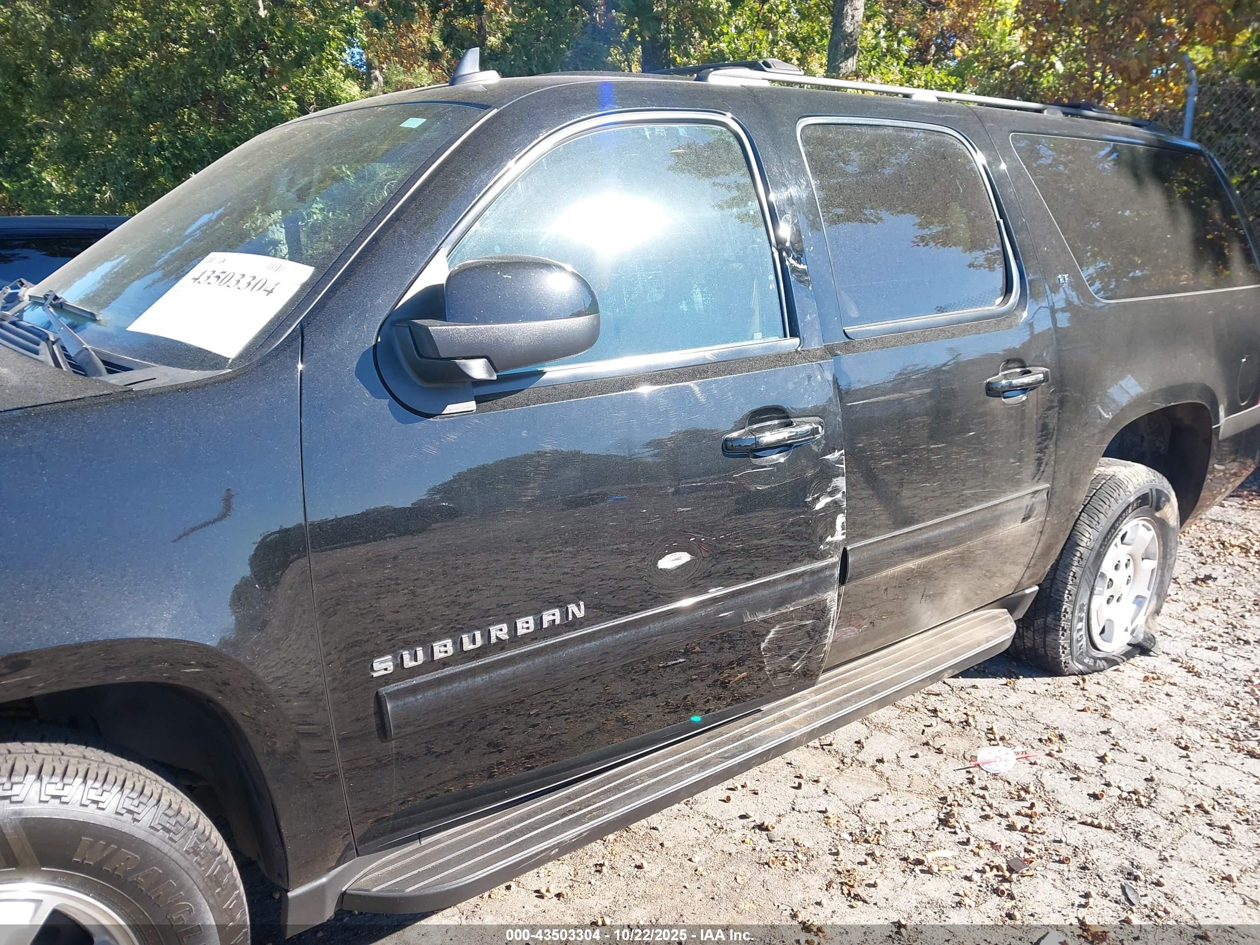 CHEVROLET SUBURBAN image 6