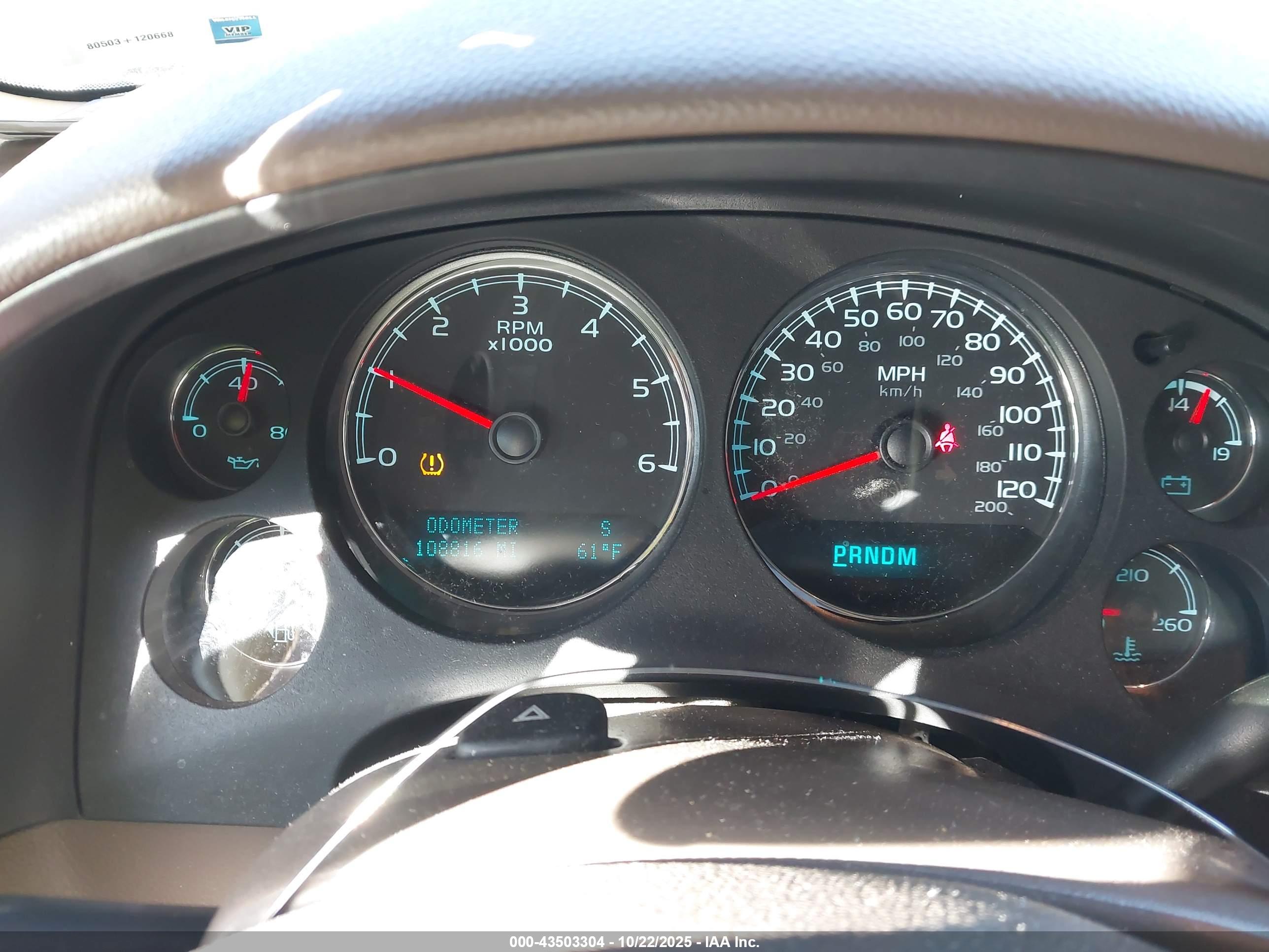CHEVROLET SUBURBAN image 7