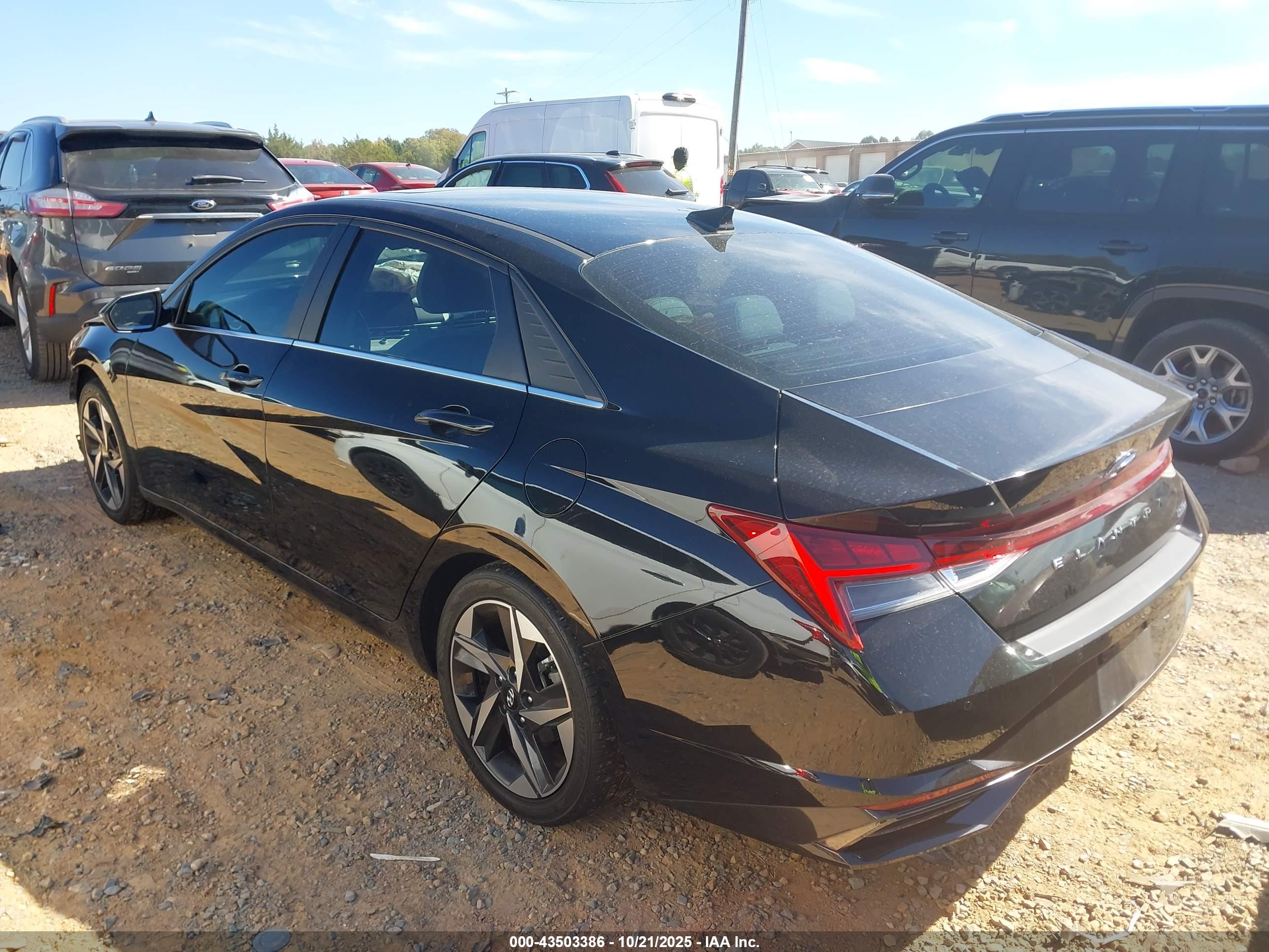 HYUNDAI ELANTRA image 3