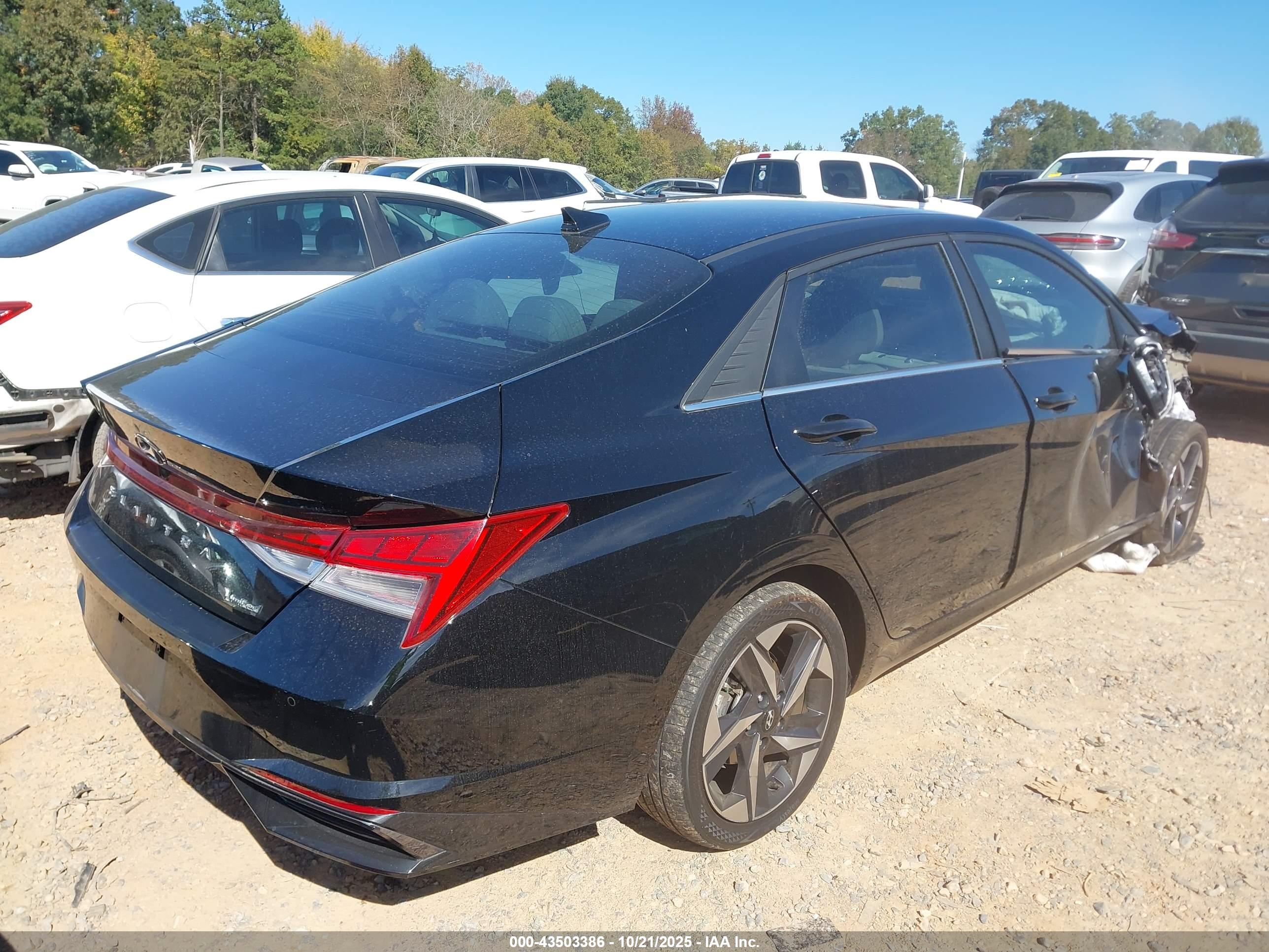 HYUNDAI ELANTRA image 4