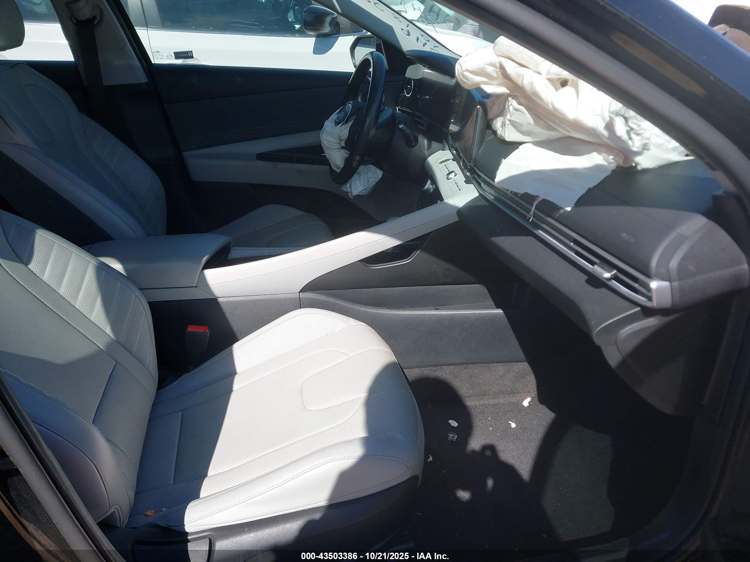 HYUNDAI ELANTRA image 5