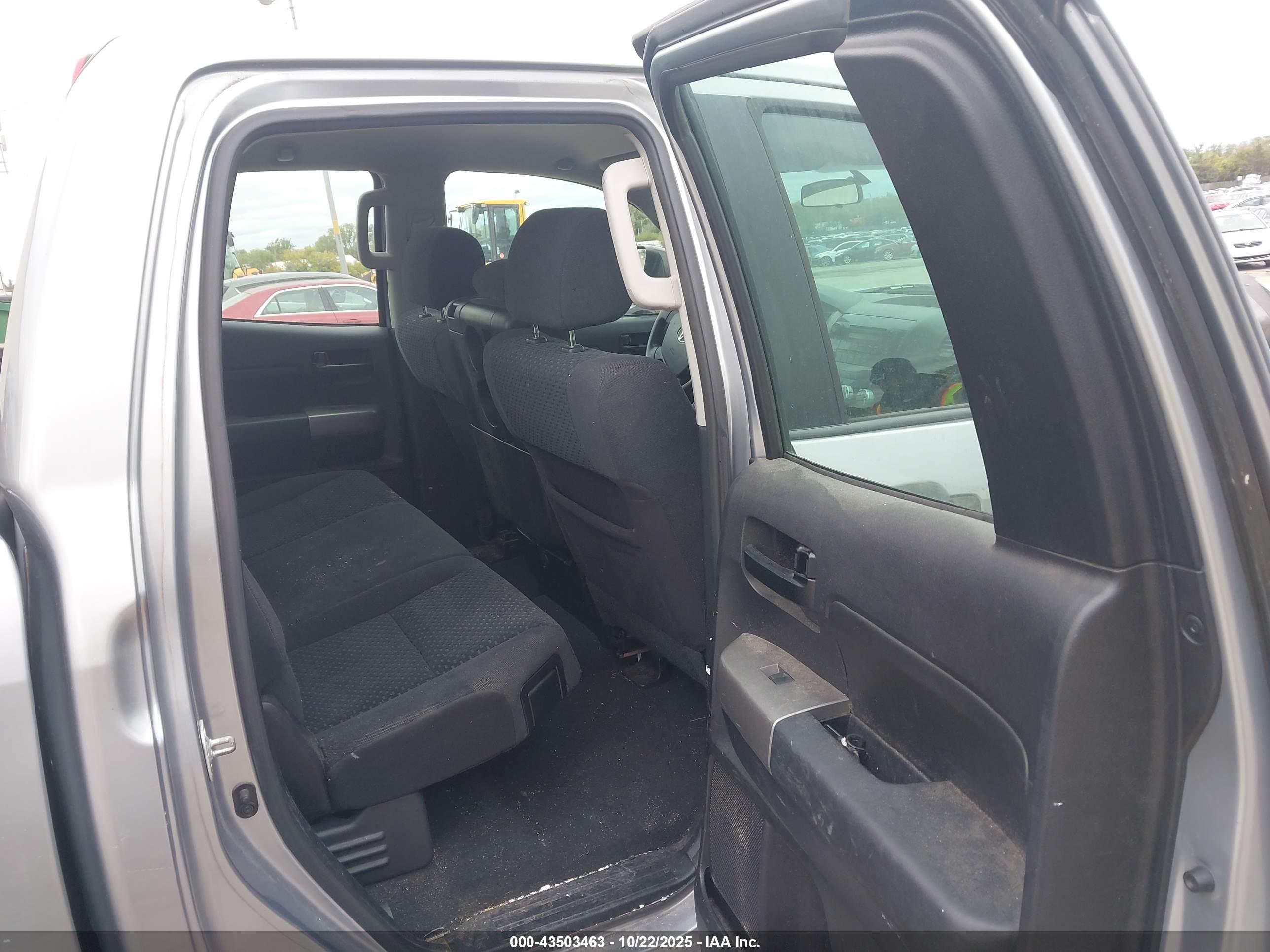 TOYOTA TUNDRA image 8