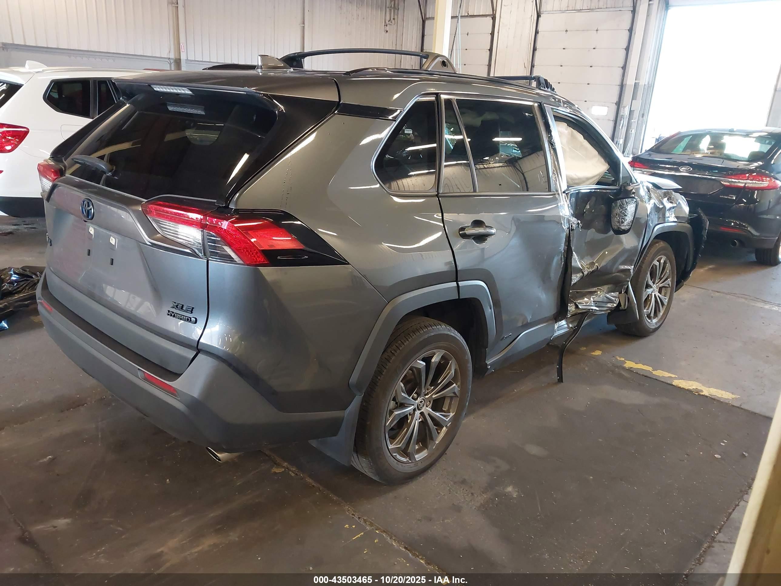 TOYOTA RAV4 image 4