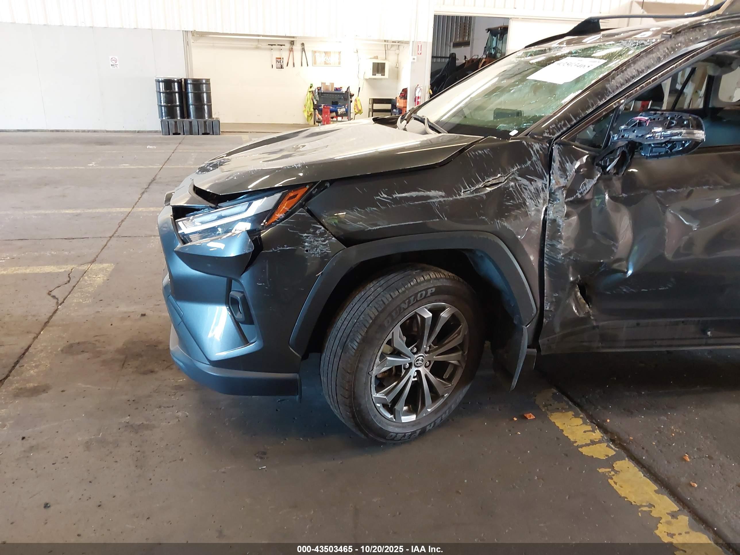 TOYOTA RAV4 image 6