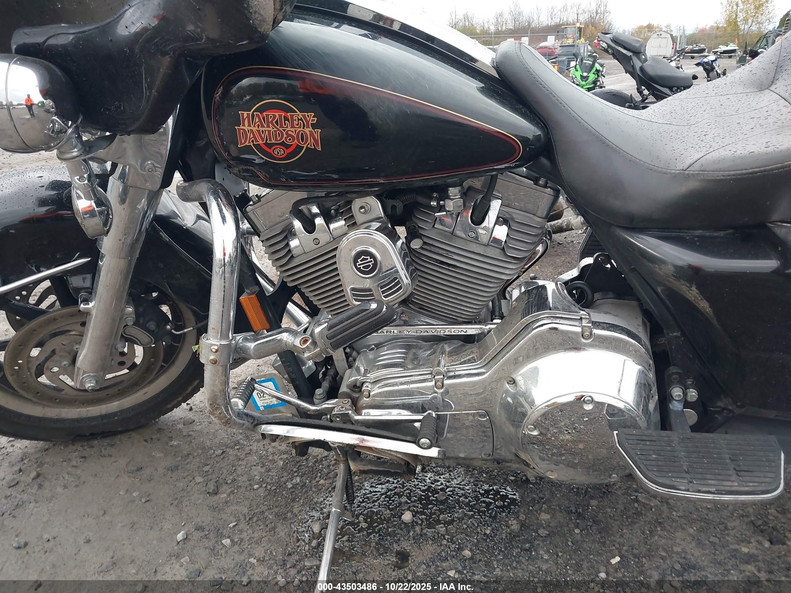 HARLEY-DAVIDSON FLHT image 9