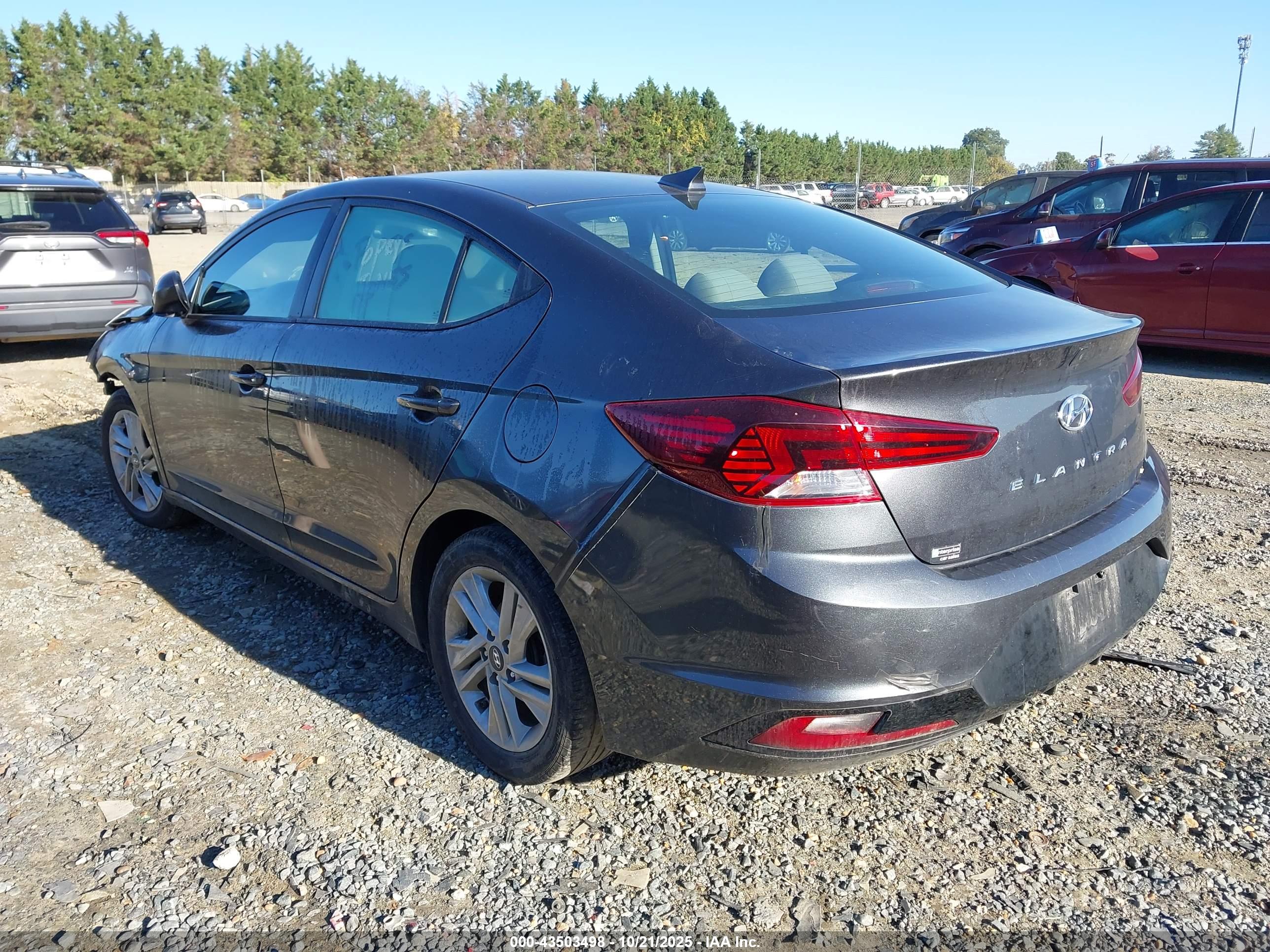 HYUNDAI ELANTRA image 3