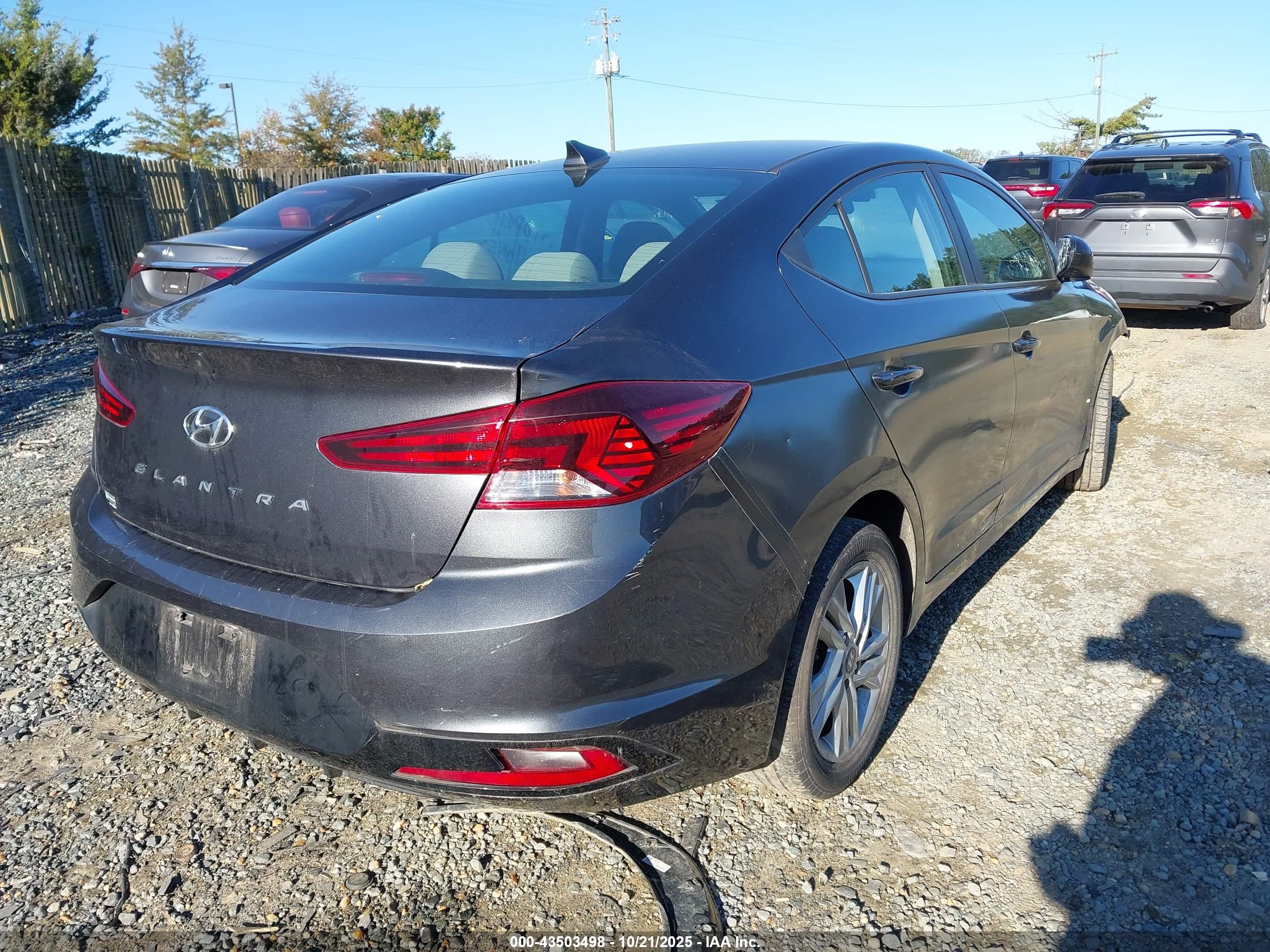 HYUNDAI ELANTRA image 4