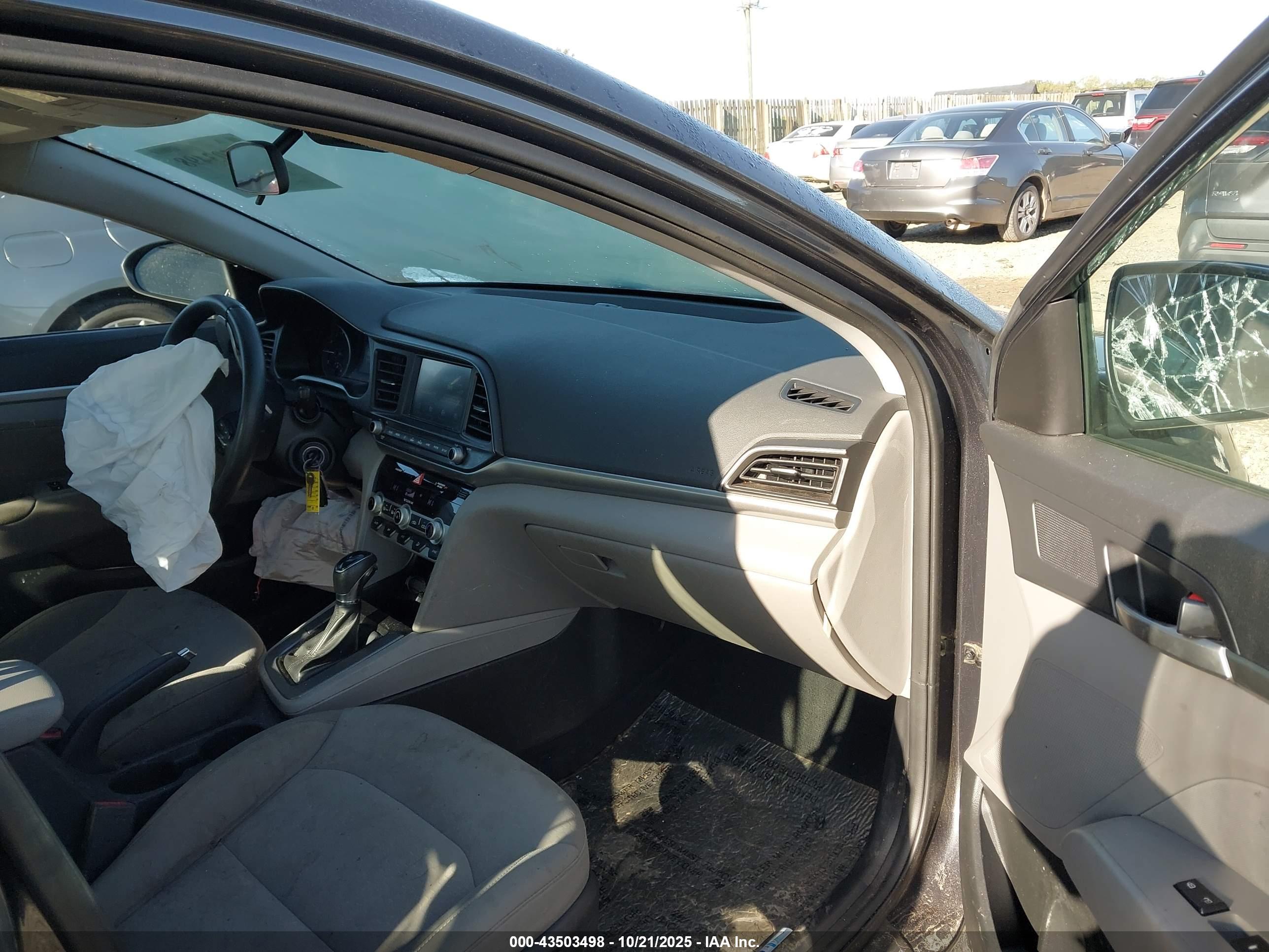 HYUNDAI ELANTRA image 5