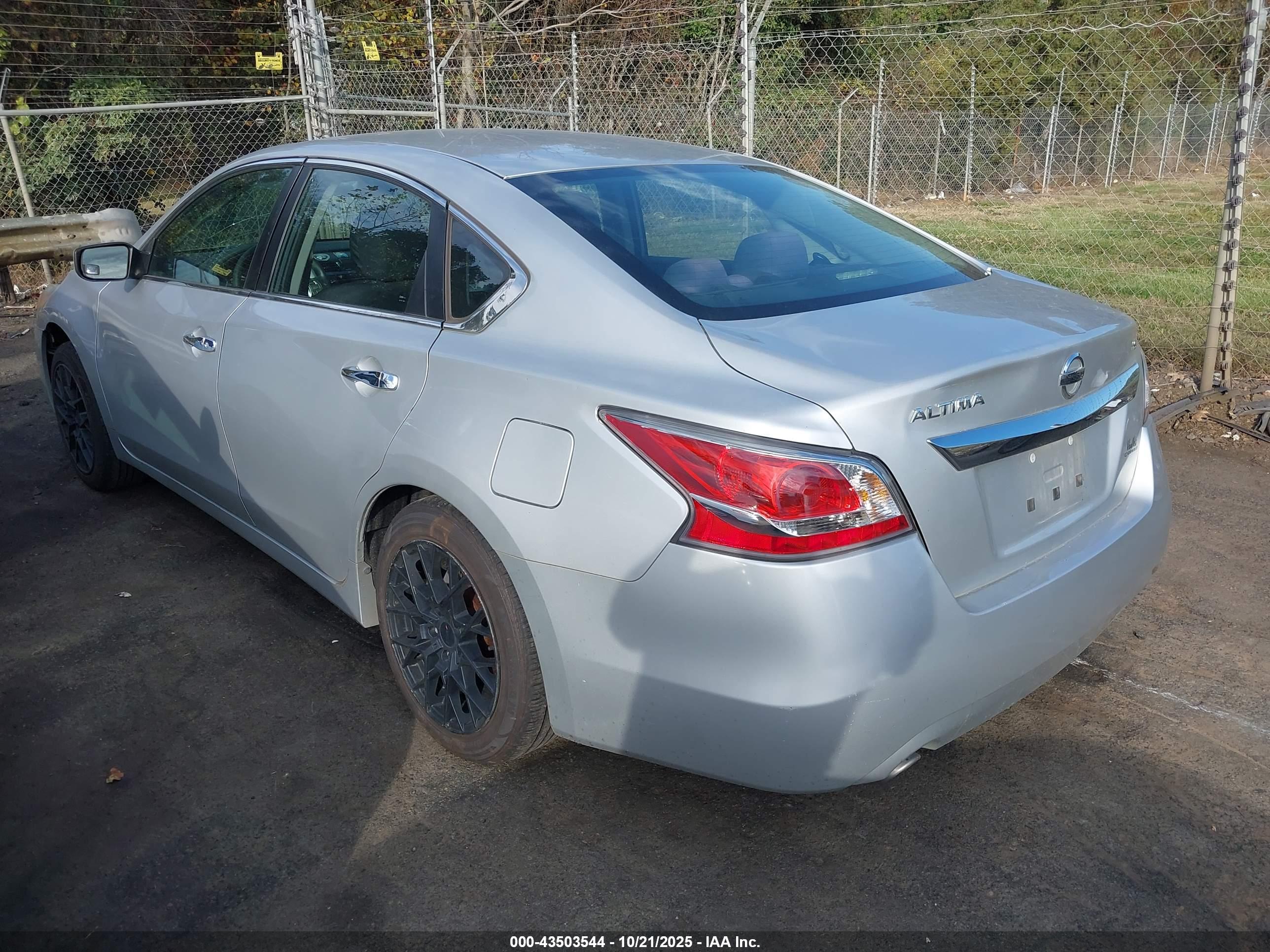 NISSAN ALTIMA image 3