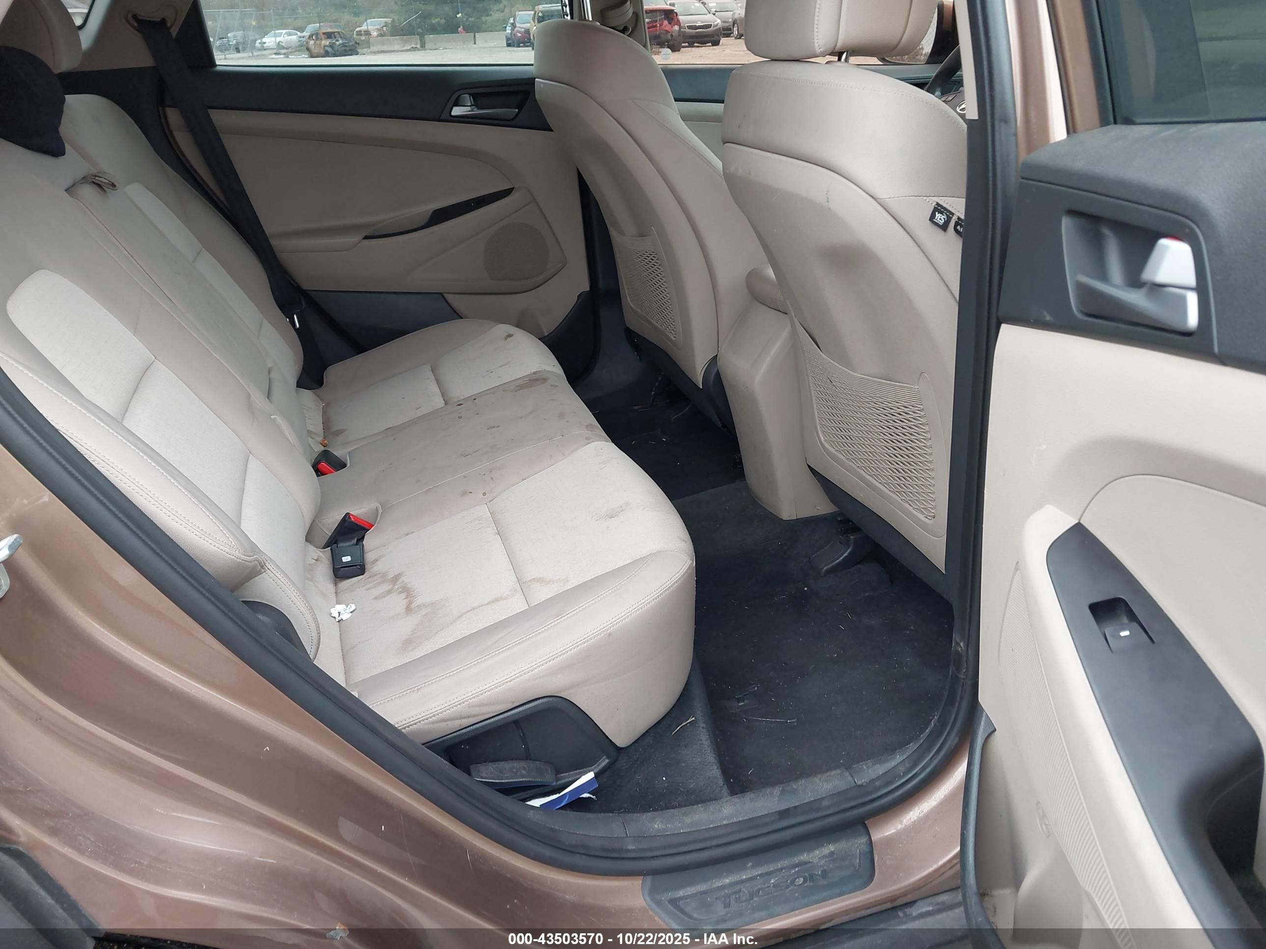 HYUNDAI TUCSON image 8
