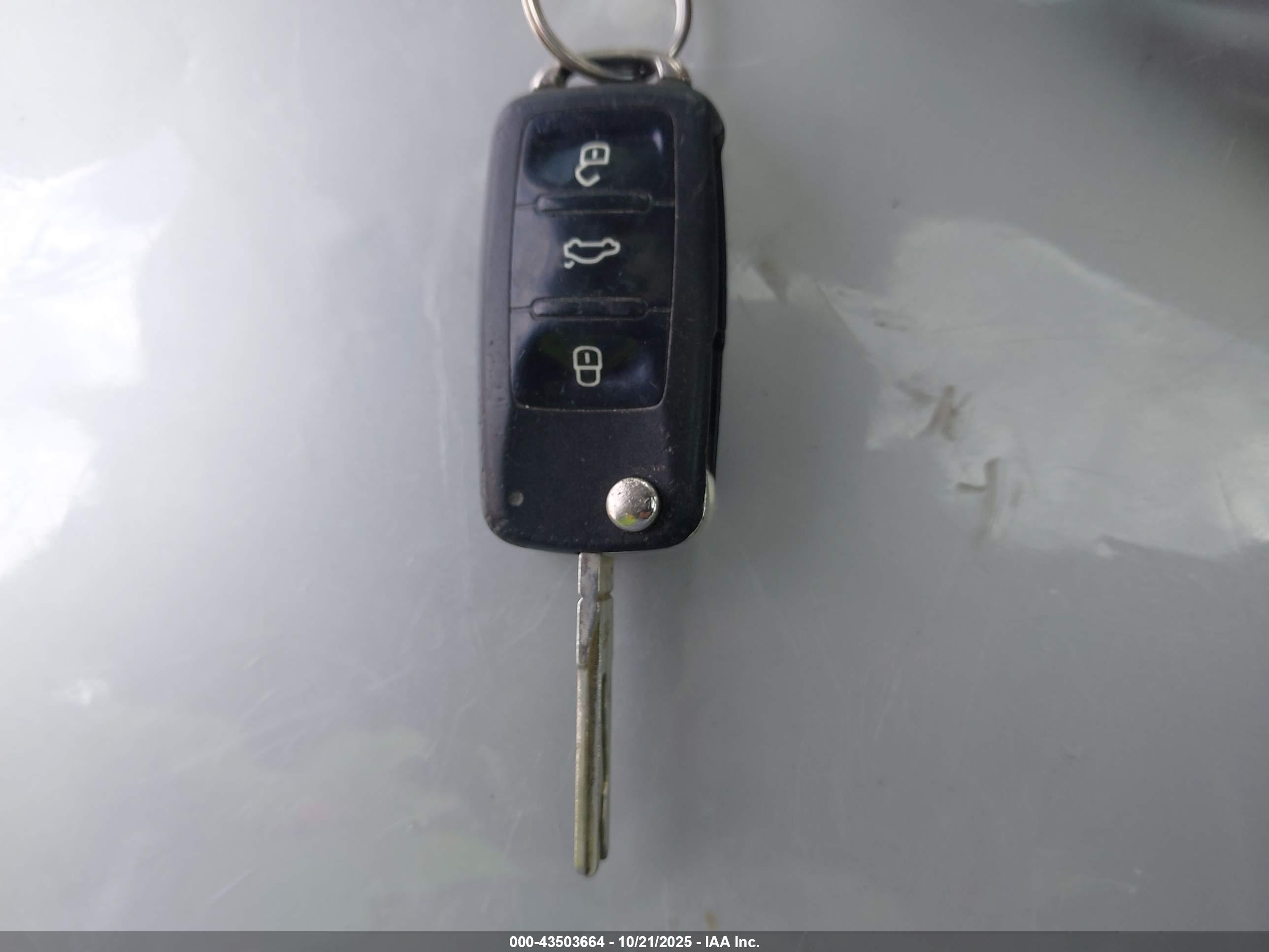 VOLKSWAGEN PASSAT image 11