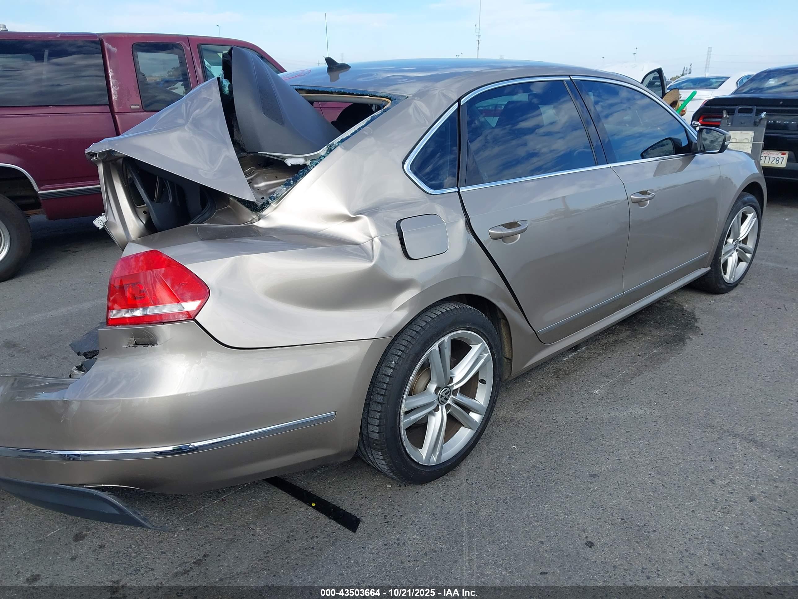 VOLKSWAGEN PASSAT image 4