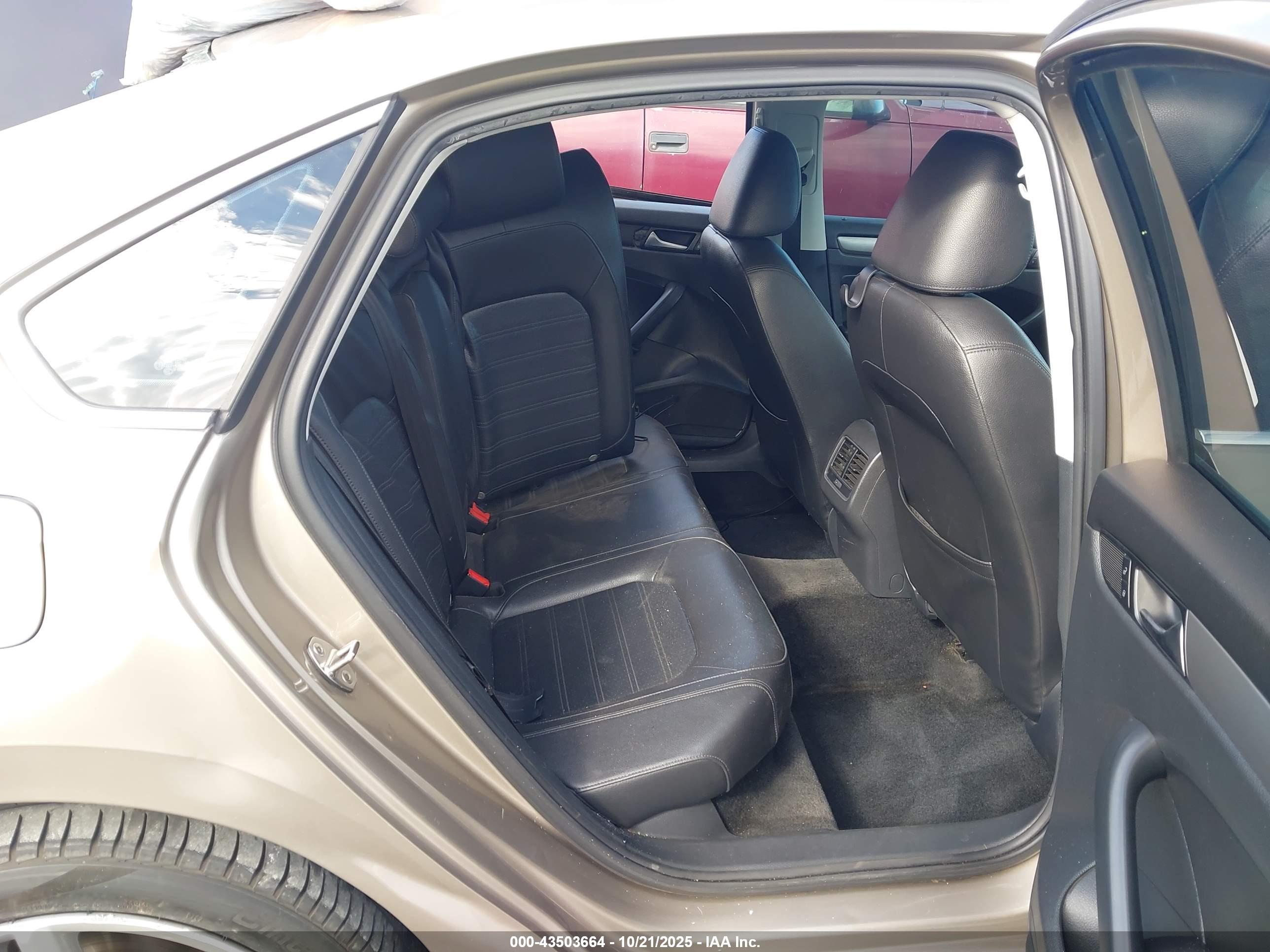 VOLKSWAGEN PASSAT image 8