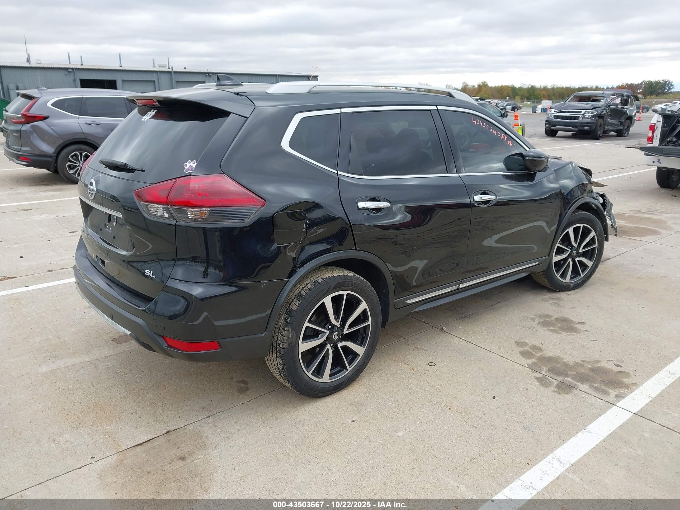 NISSAN ROGUE image 4