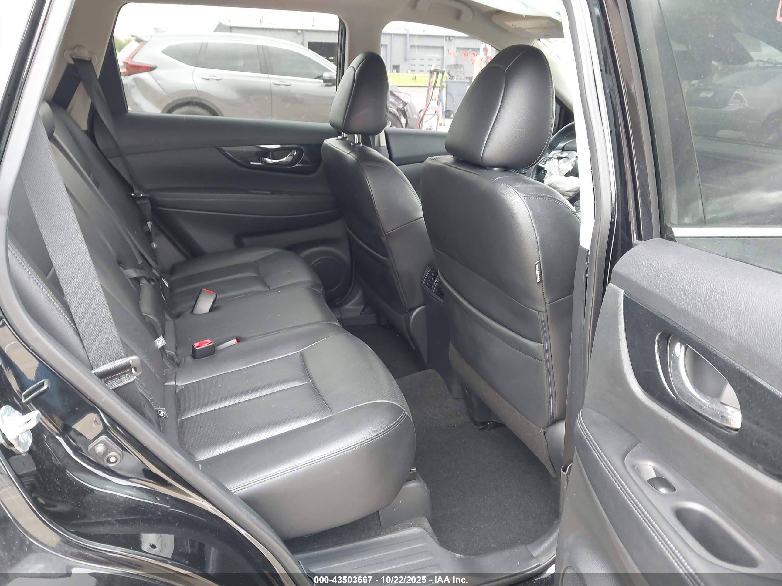 NISSAN ROGUE image 8