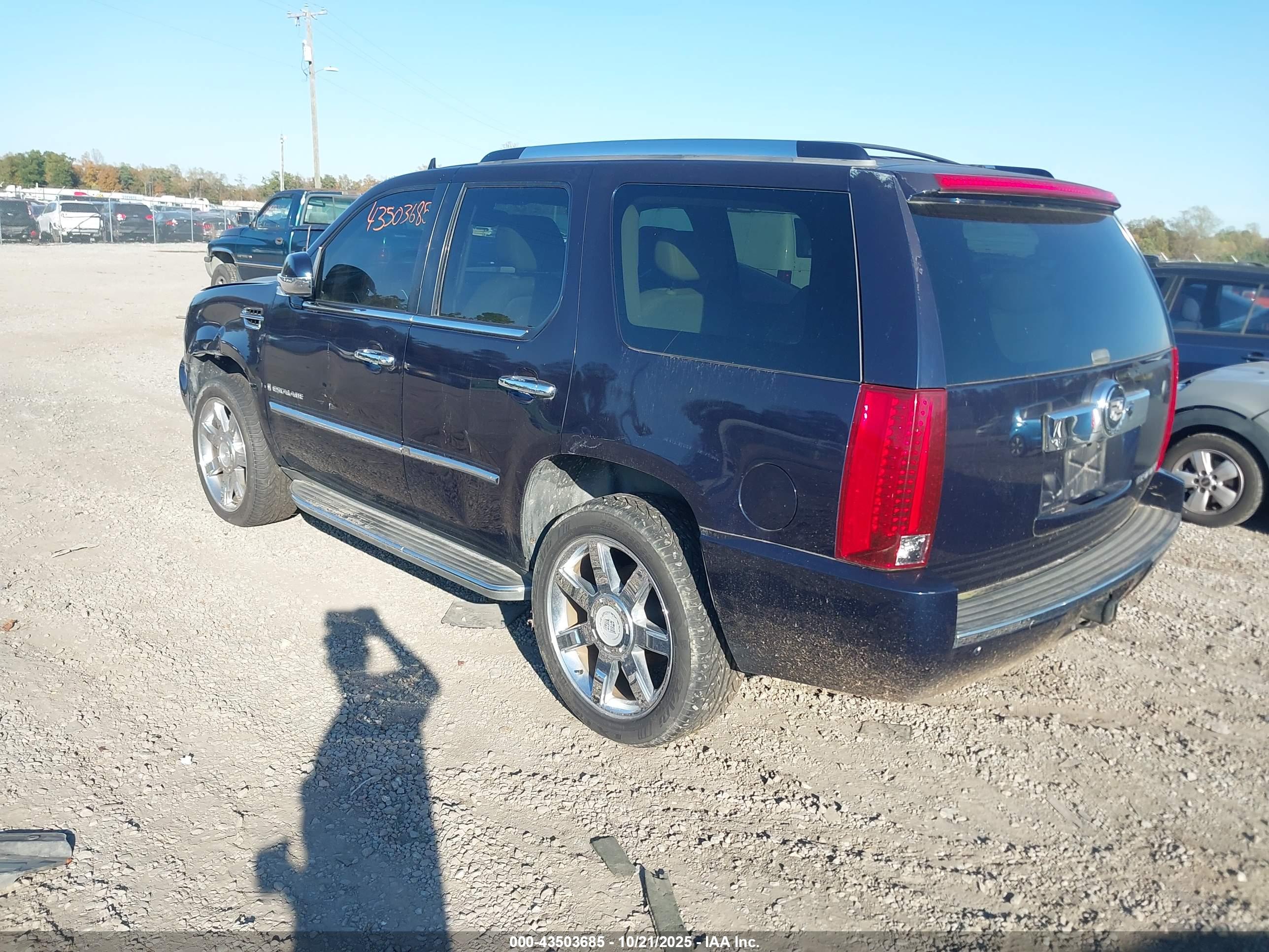 CADILLAC ESCALADE image 3