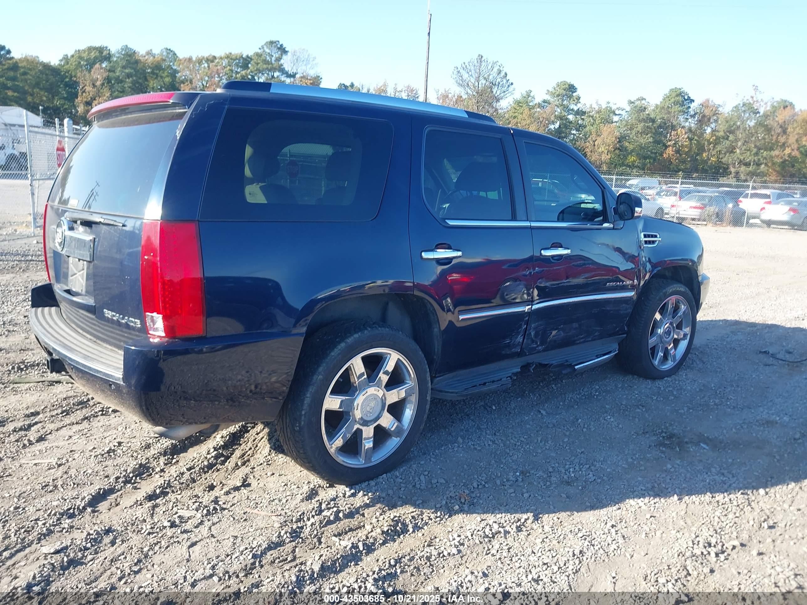 CADILLAC ESCALADE image 4